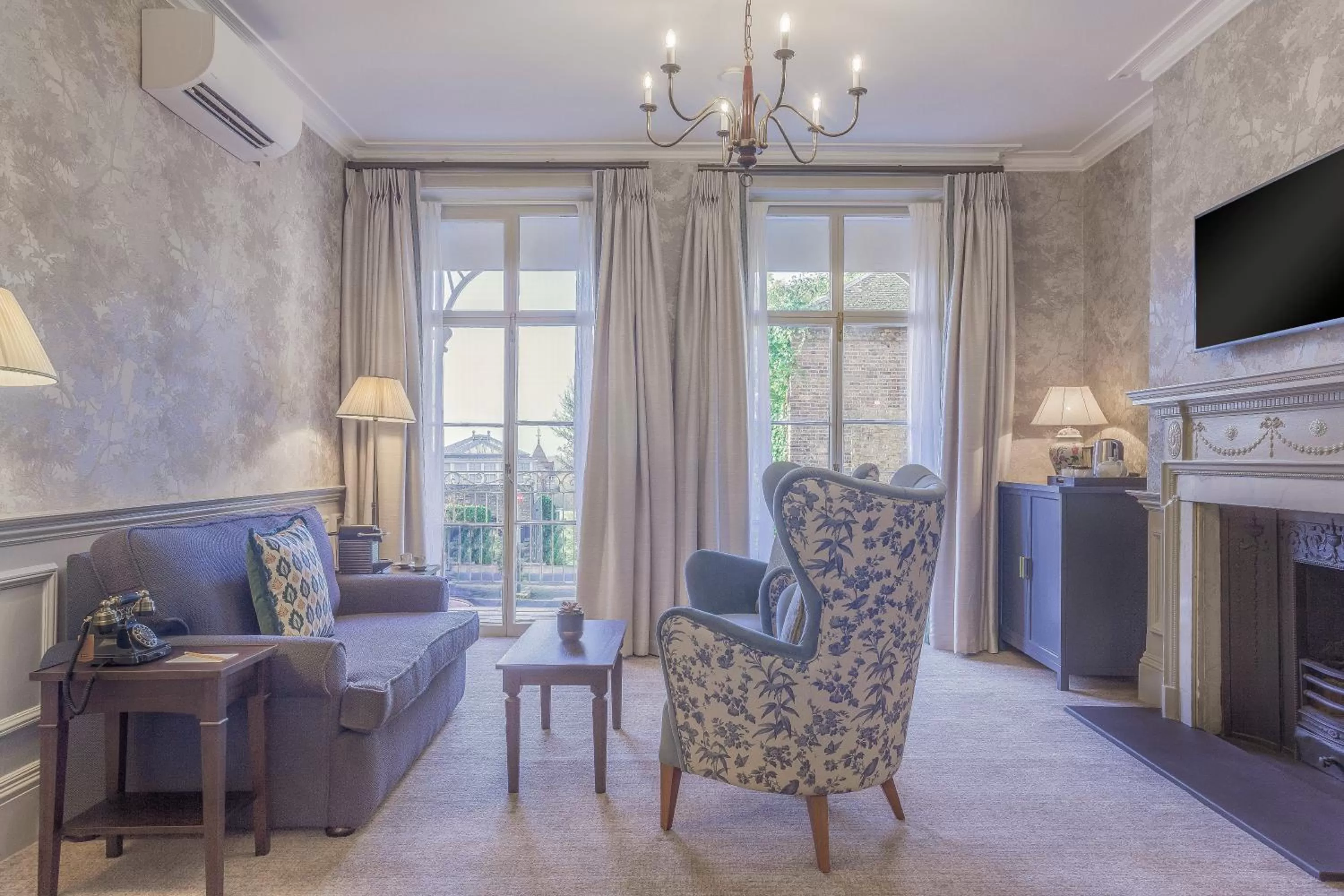 Living room in Richmond Hill Hotel