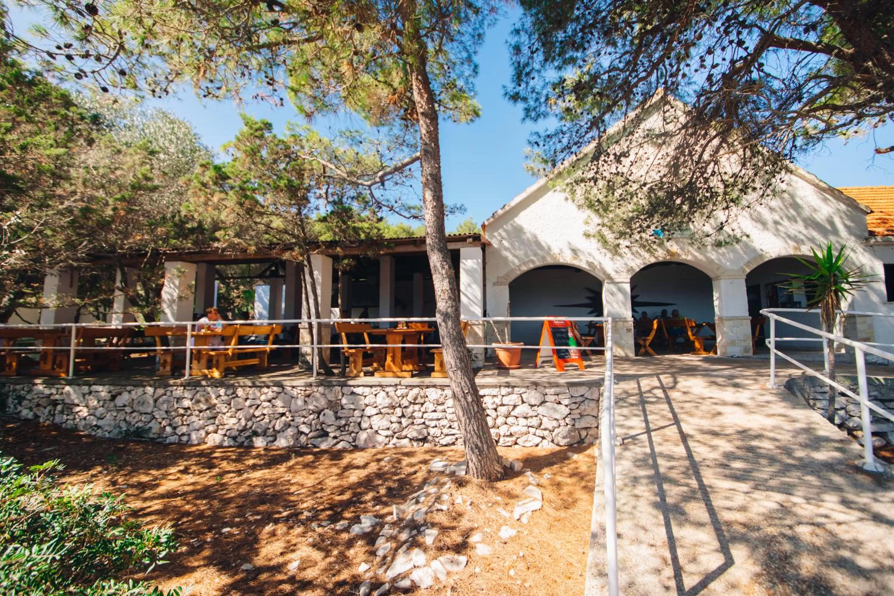 Restaurant/places to eat in Hotel Korkyra