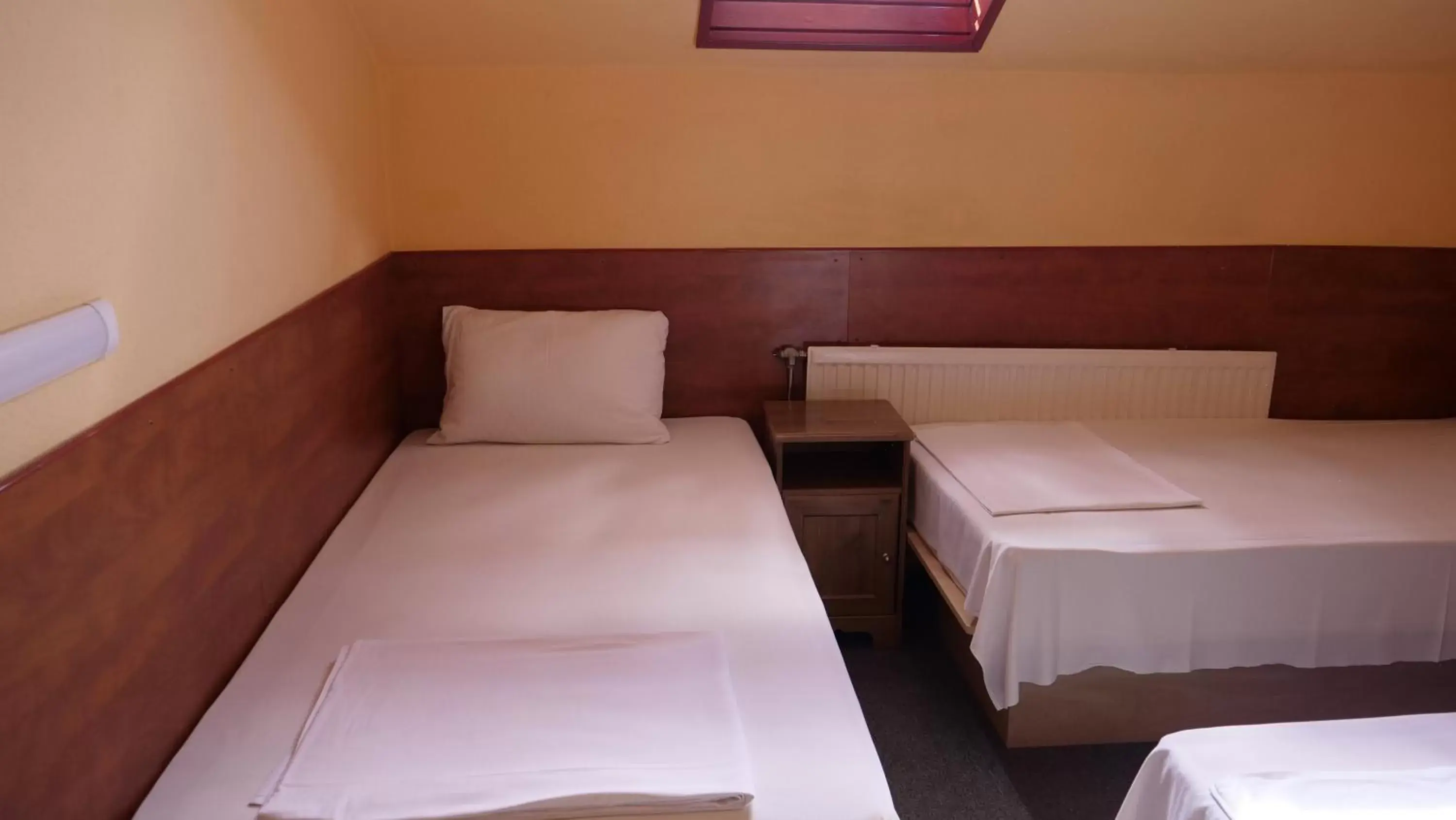 Property building, Bed in Attila Hotel