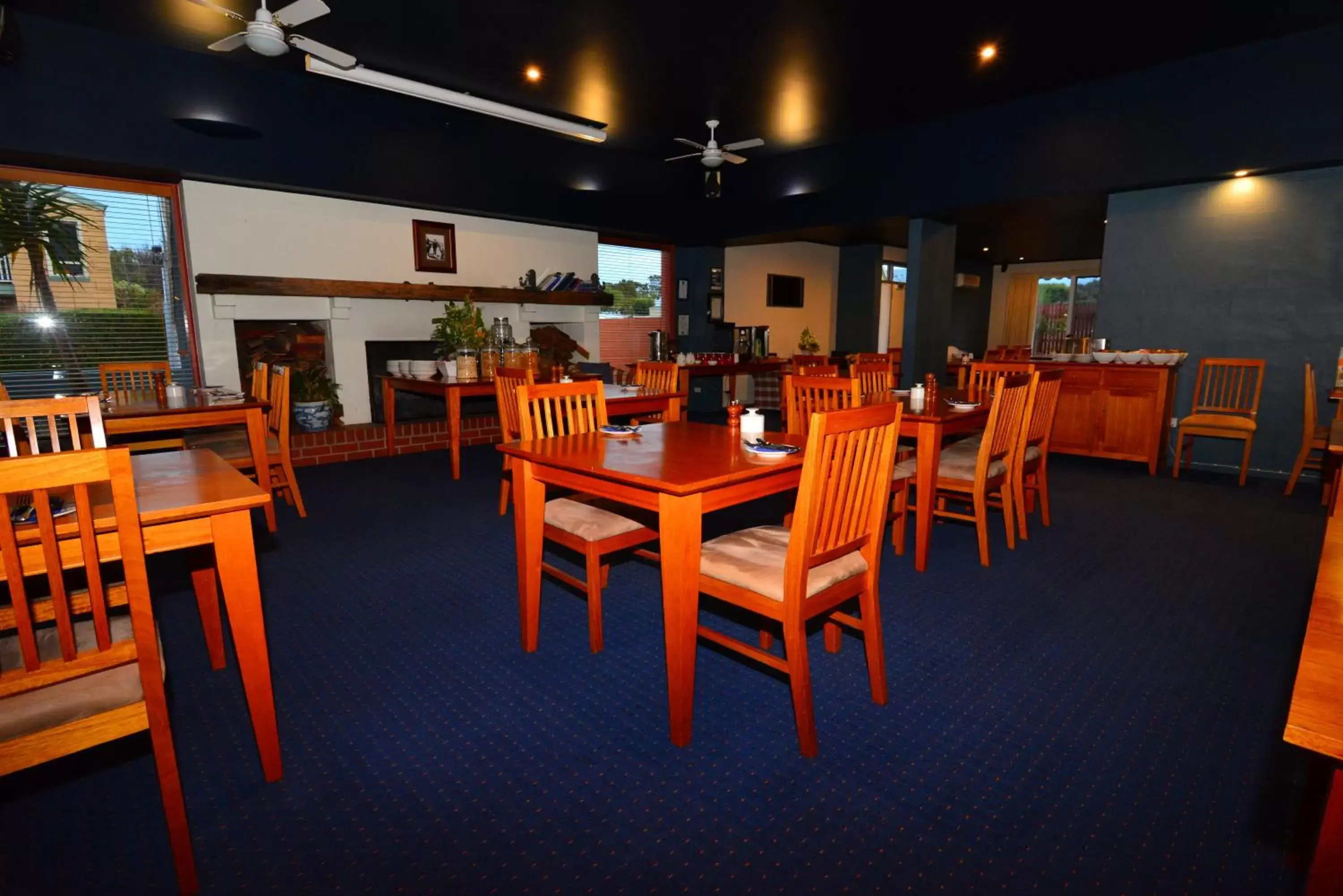 Dining area, Restaurant/Places to Eat in Captains at the Bay