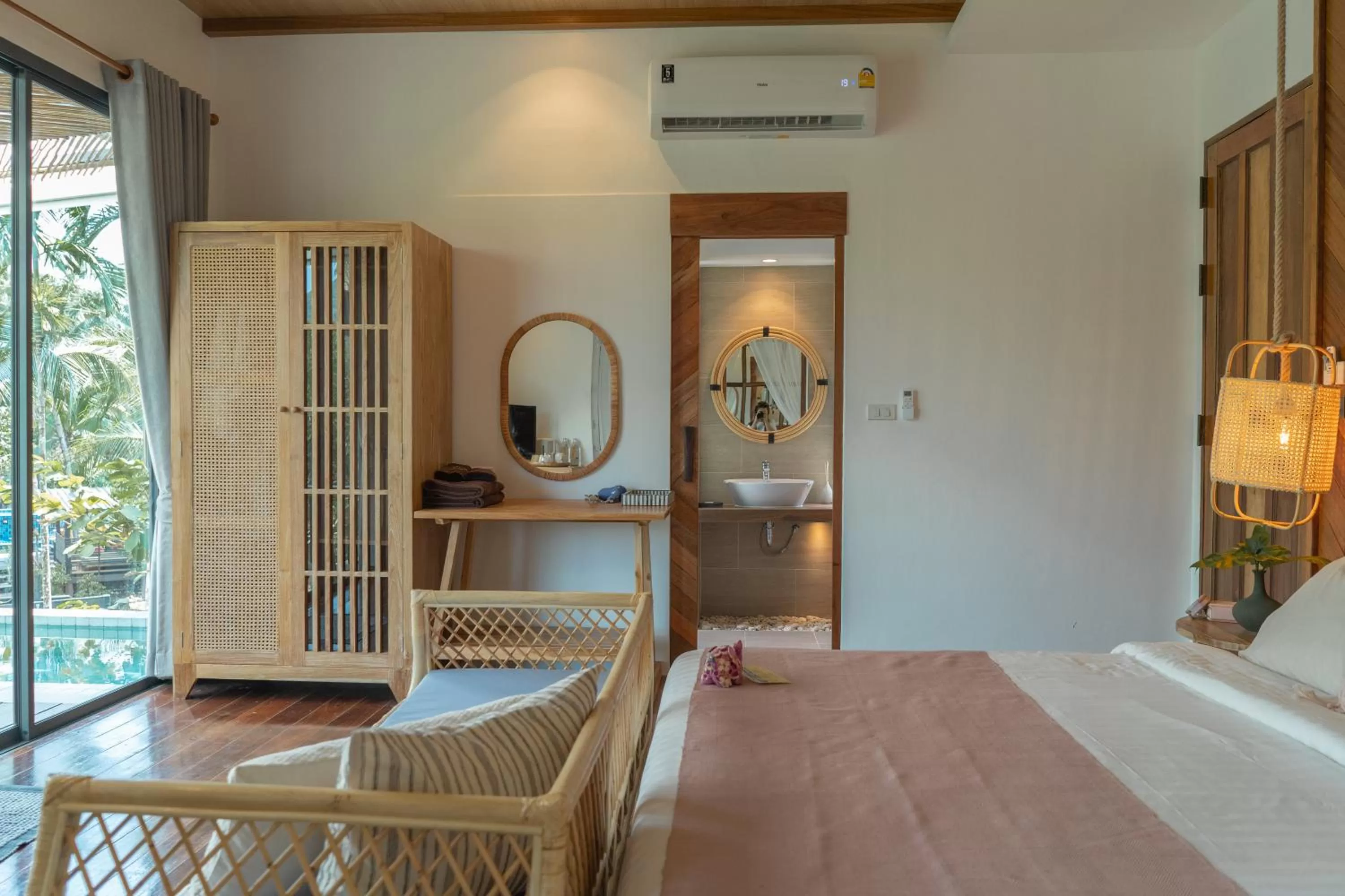 Photo of the whole room, Bed in The Spa Koh Chang Resort