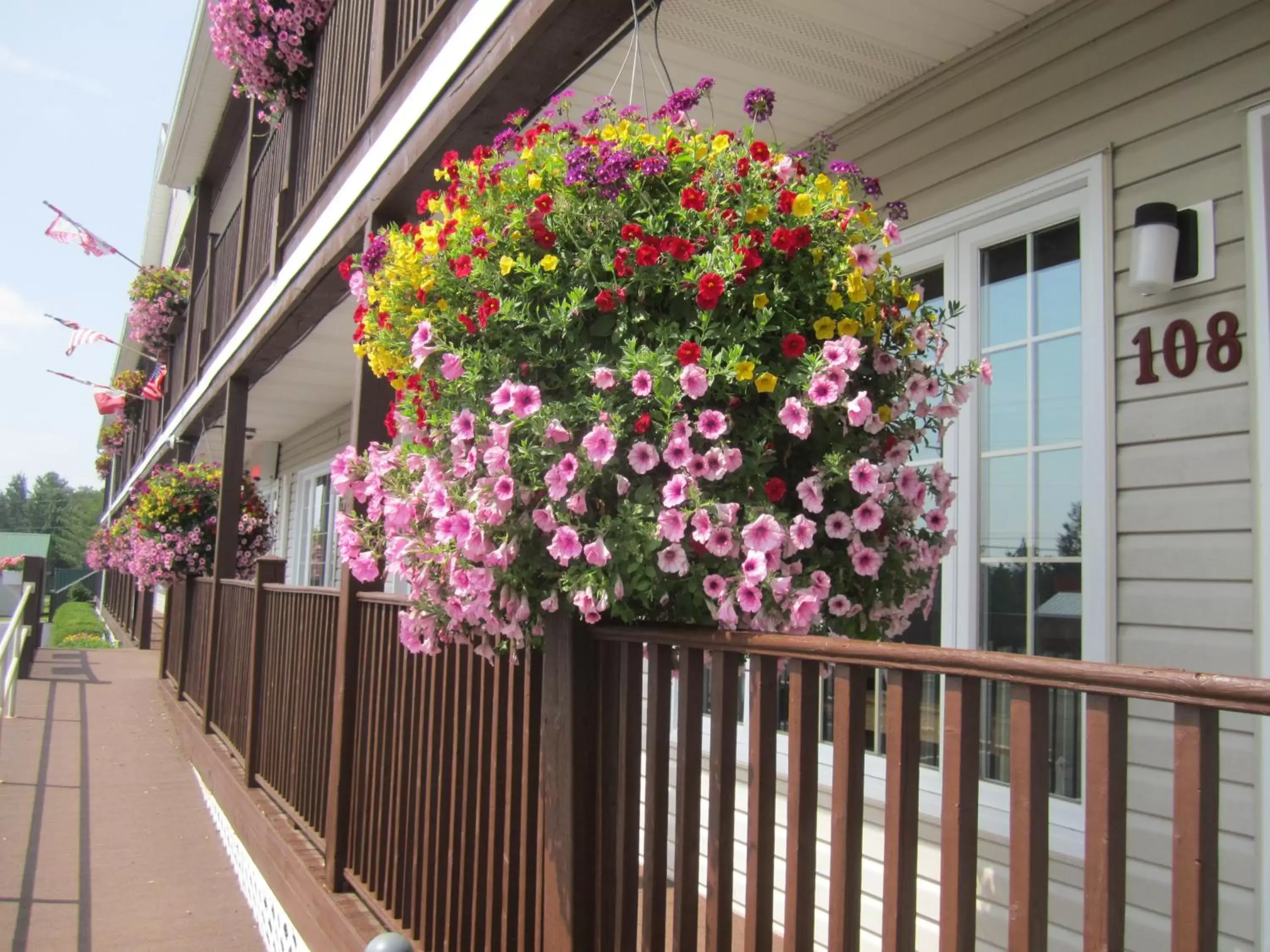 Patio, Balcony/Terrace in Bishops Country Inn Motel