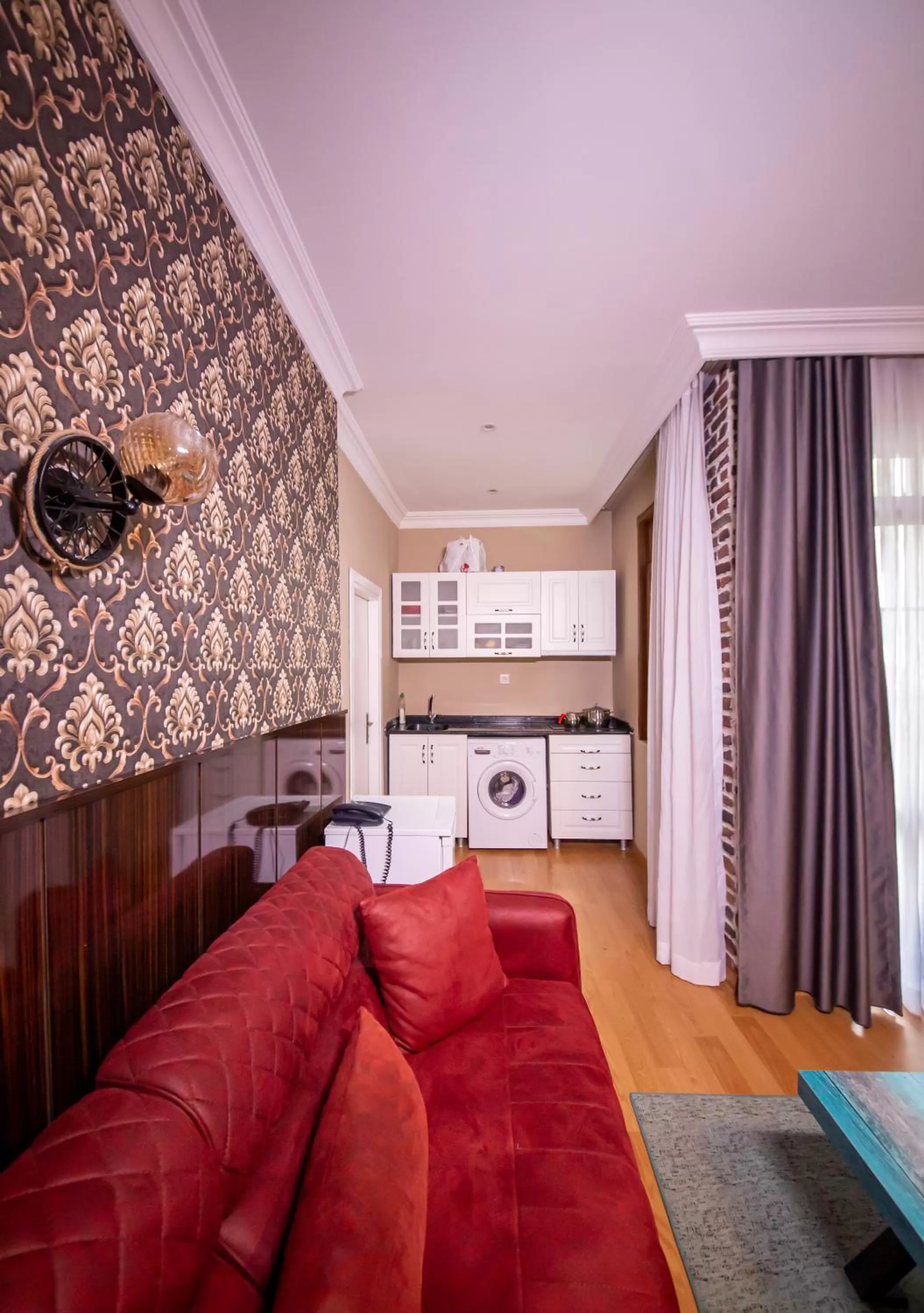 Kitchen or kitchenette, Seating Area in Royal Palace Hotel