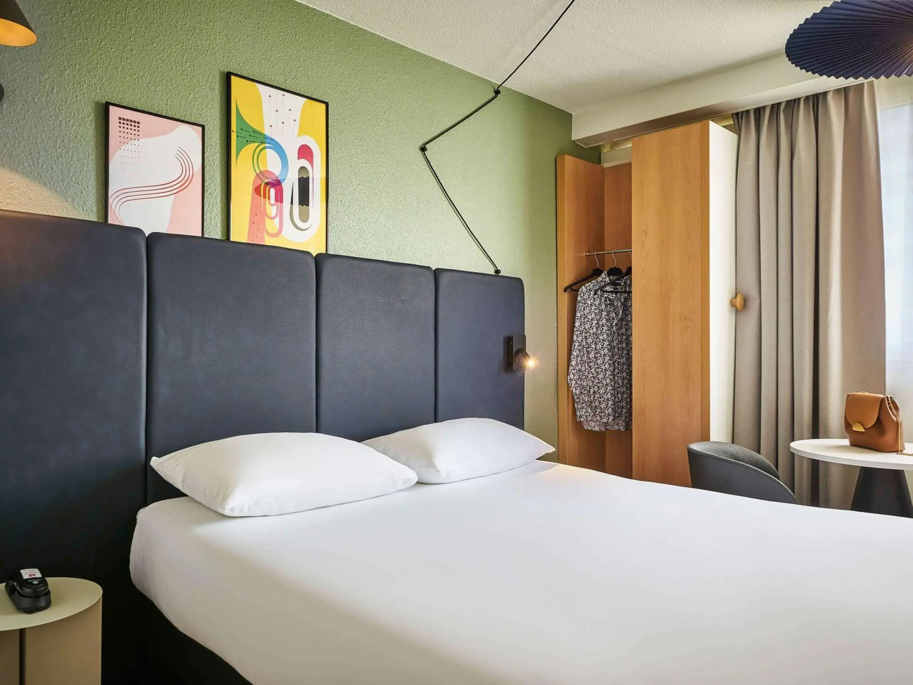 Property building, Bed in ibis Paris Avenue dItalie 13eme