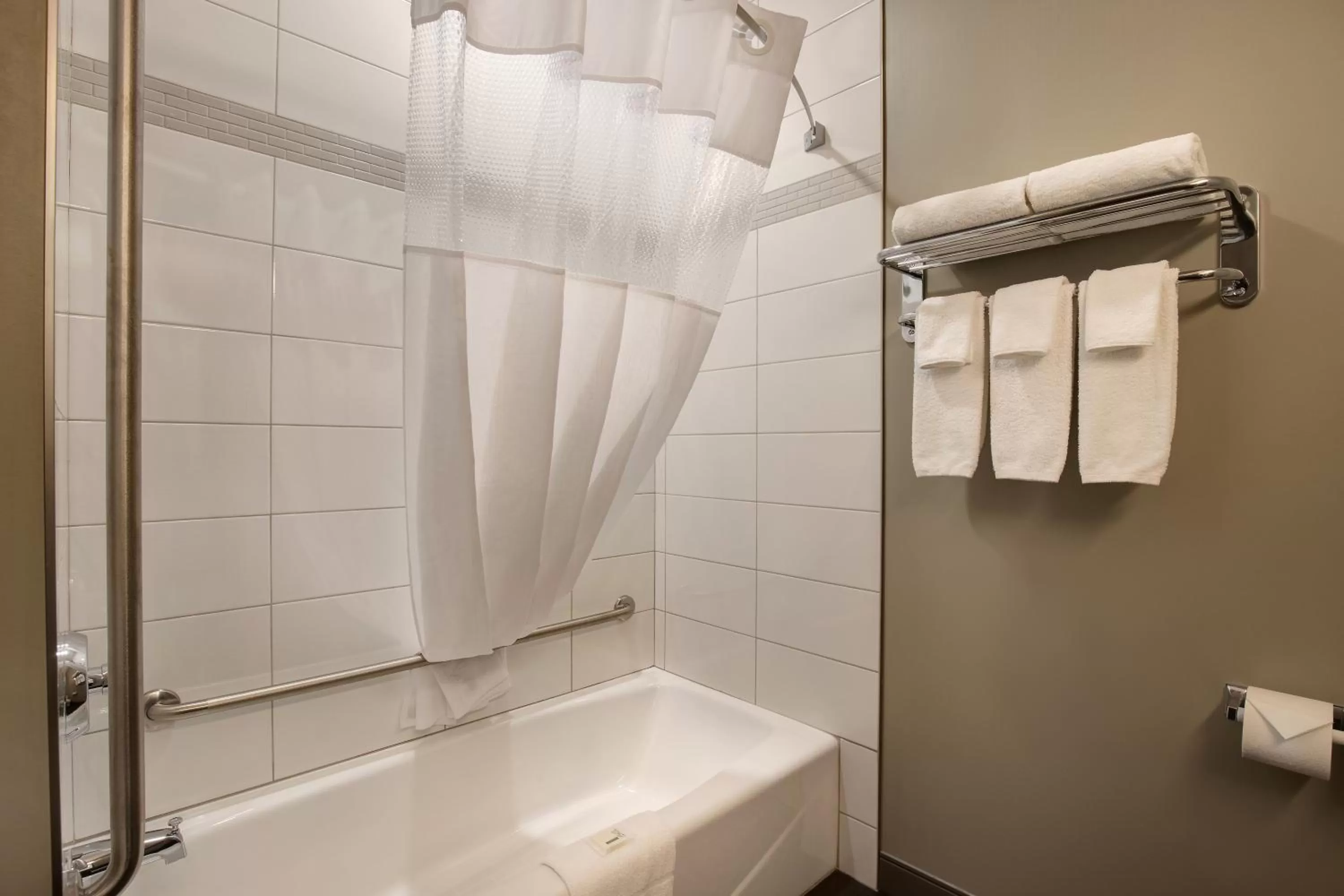 Bathroom in Days Inn & Suites by Wyndham Warman