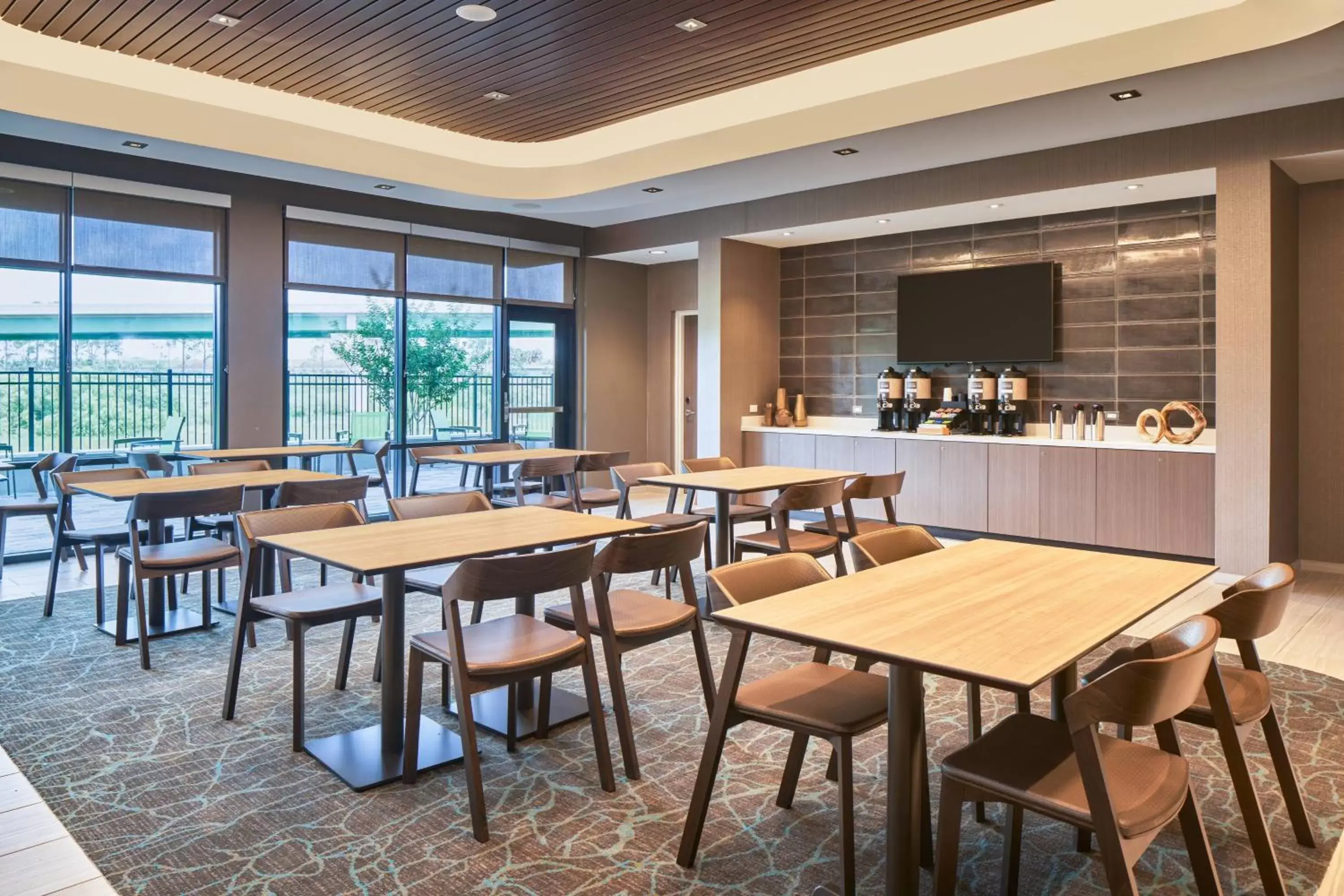 Breakfast, Restaurant/Places to Eat in SpringHill Suites by Marriott Orlando Lake Nona