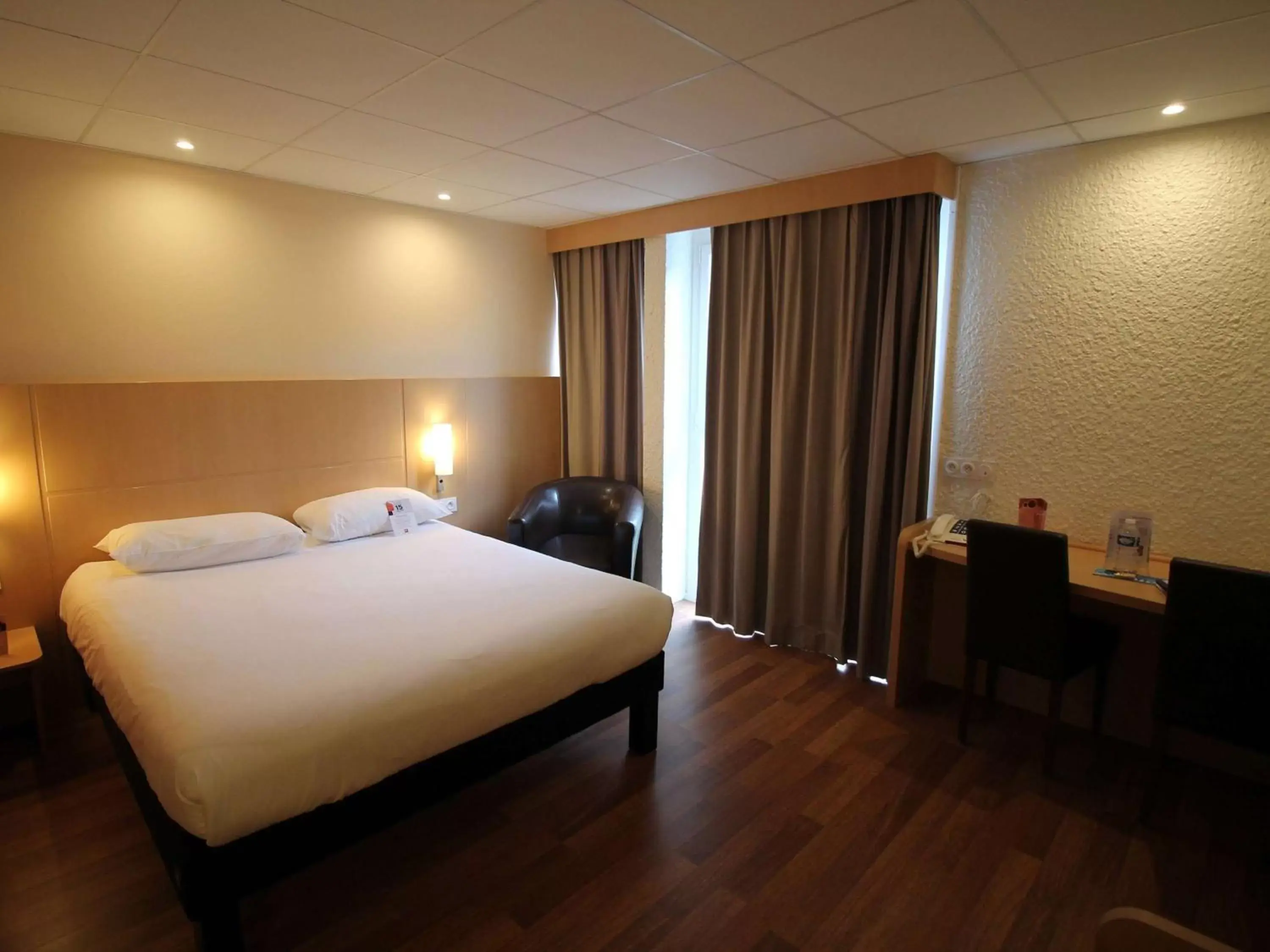 Photo of the whole room, Bed in ibis Dijon Sud