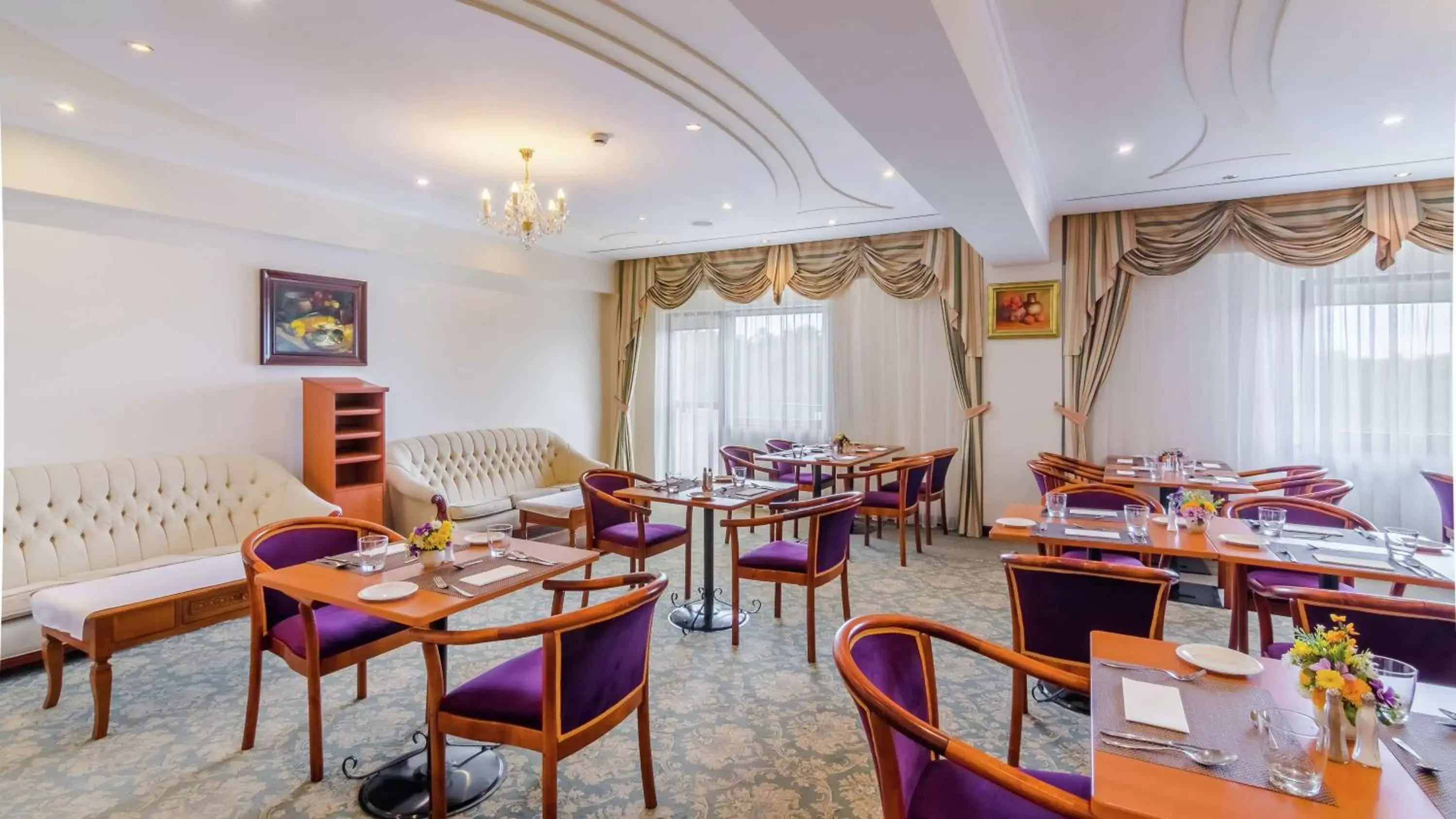 Property building, Restaurant/Places to Eat in Hilton Sibiu