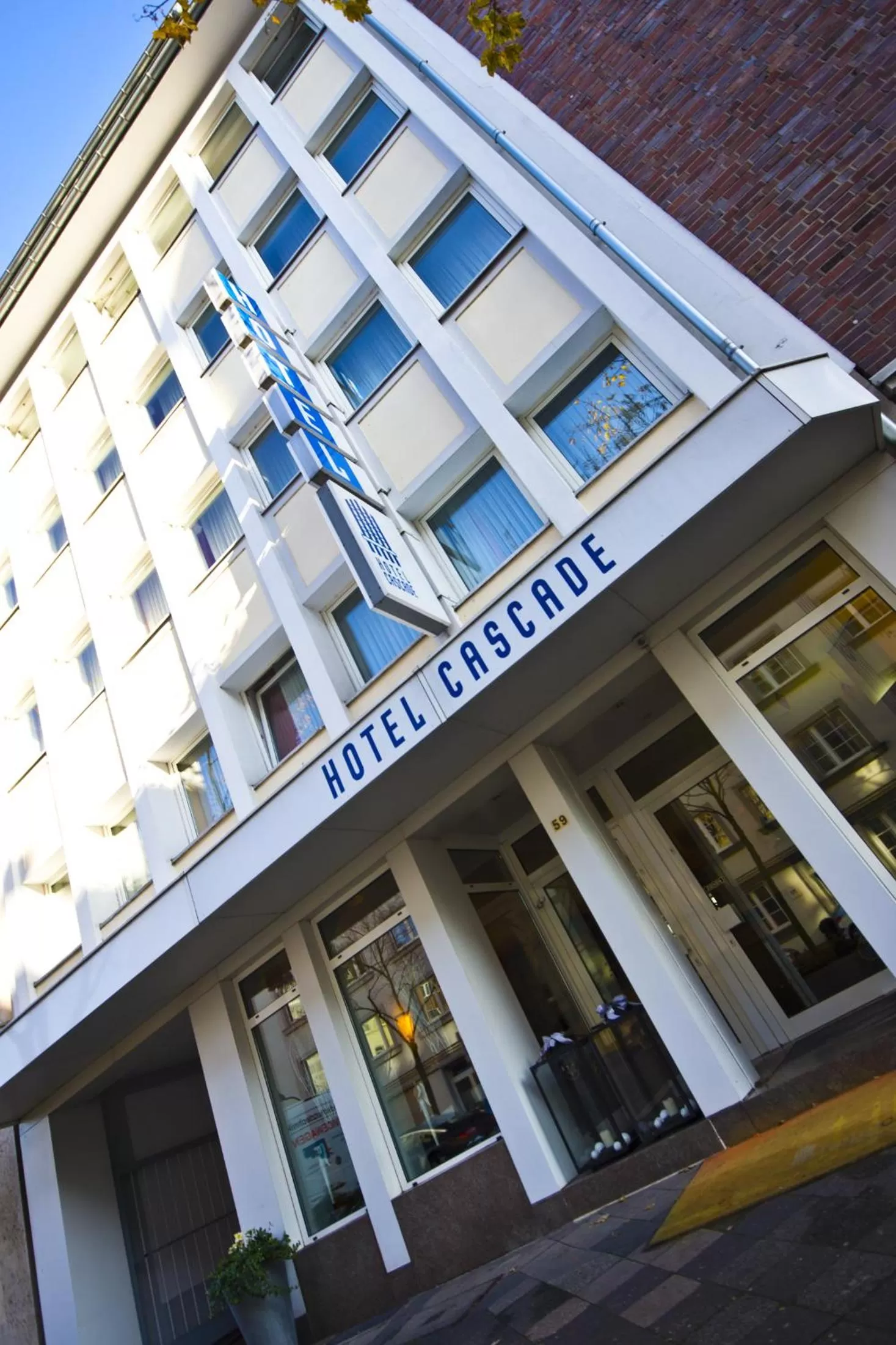 Property building in Hotel Cascade Superior