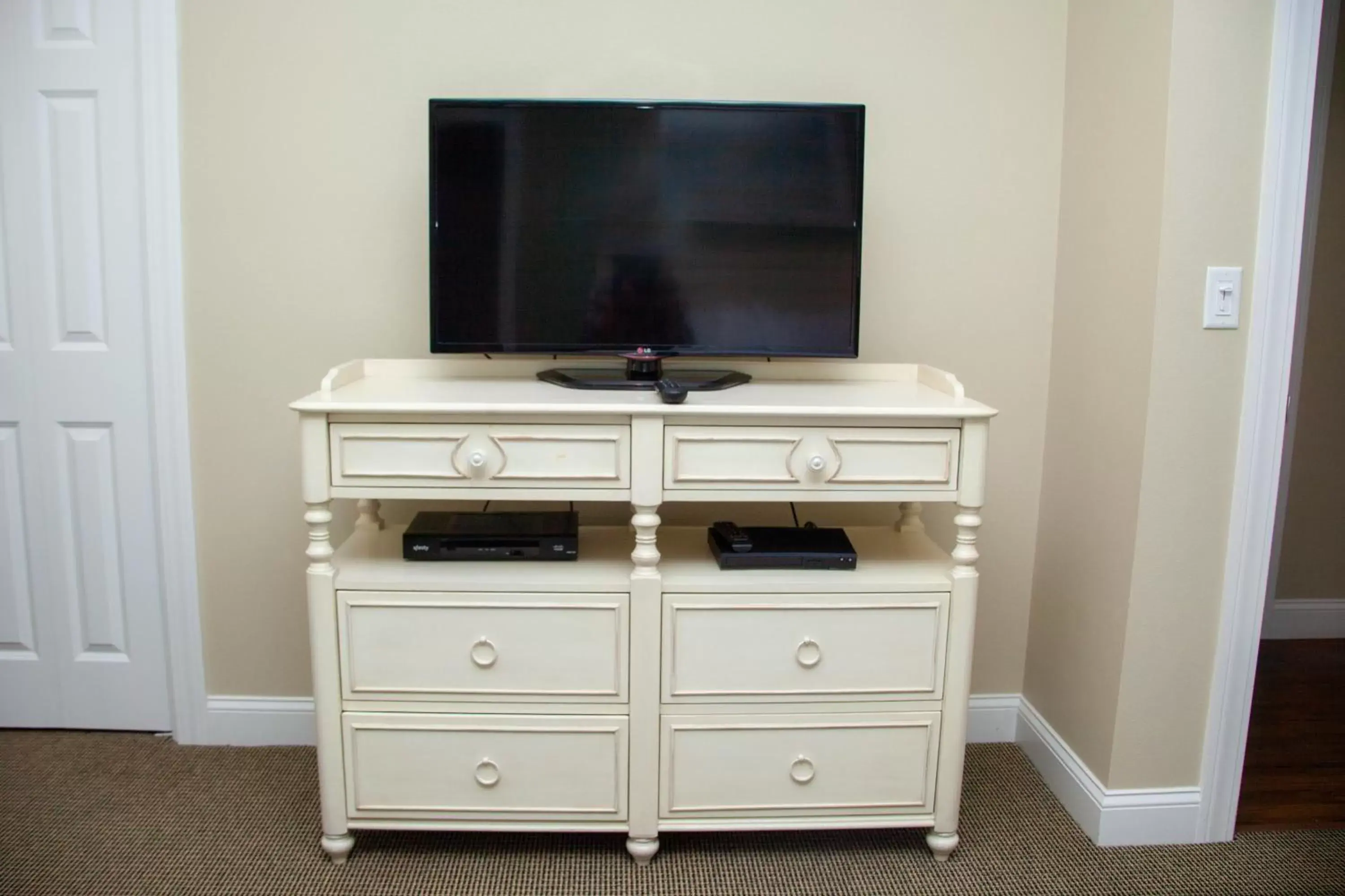 TV/Entertainment Center in InnSeason Resorts HarborWalk