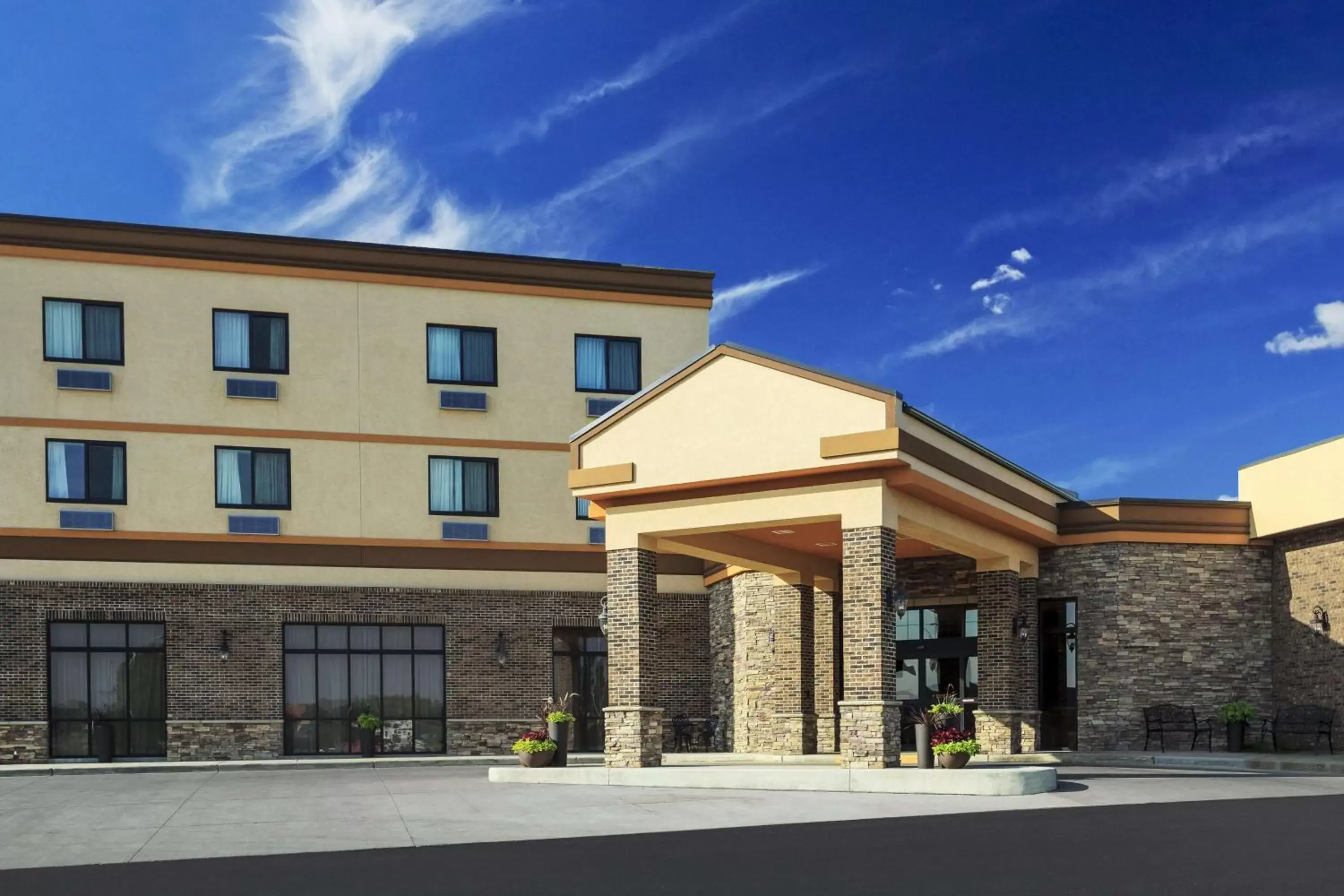 Property Building in Roosevelt Grand Dakota, SureStay Collection by Best Western