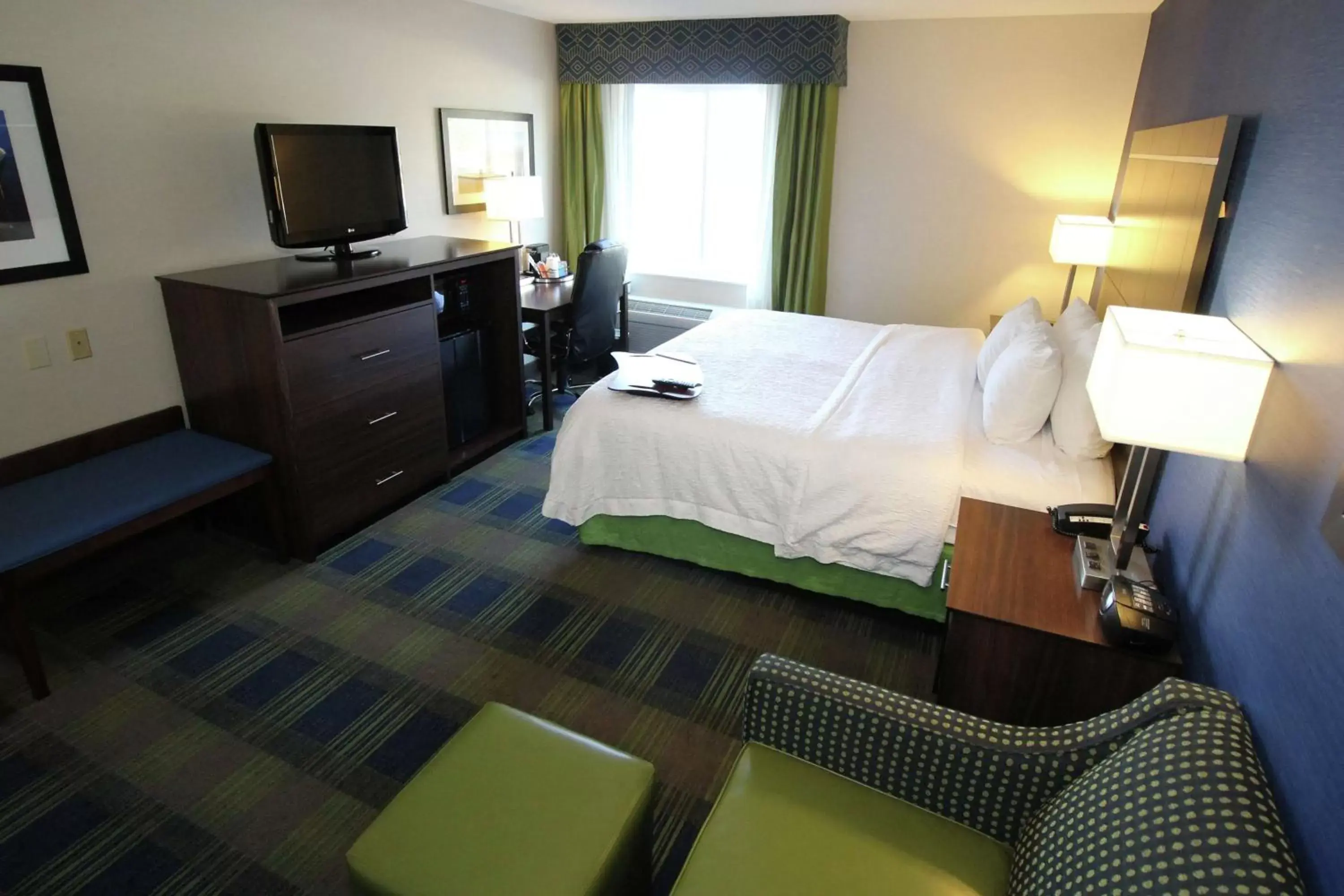 Bedroom, Bed in Hampton Inn Sandusky-Central