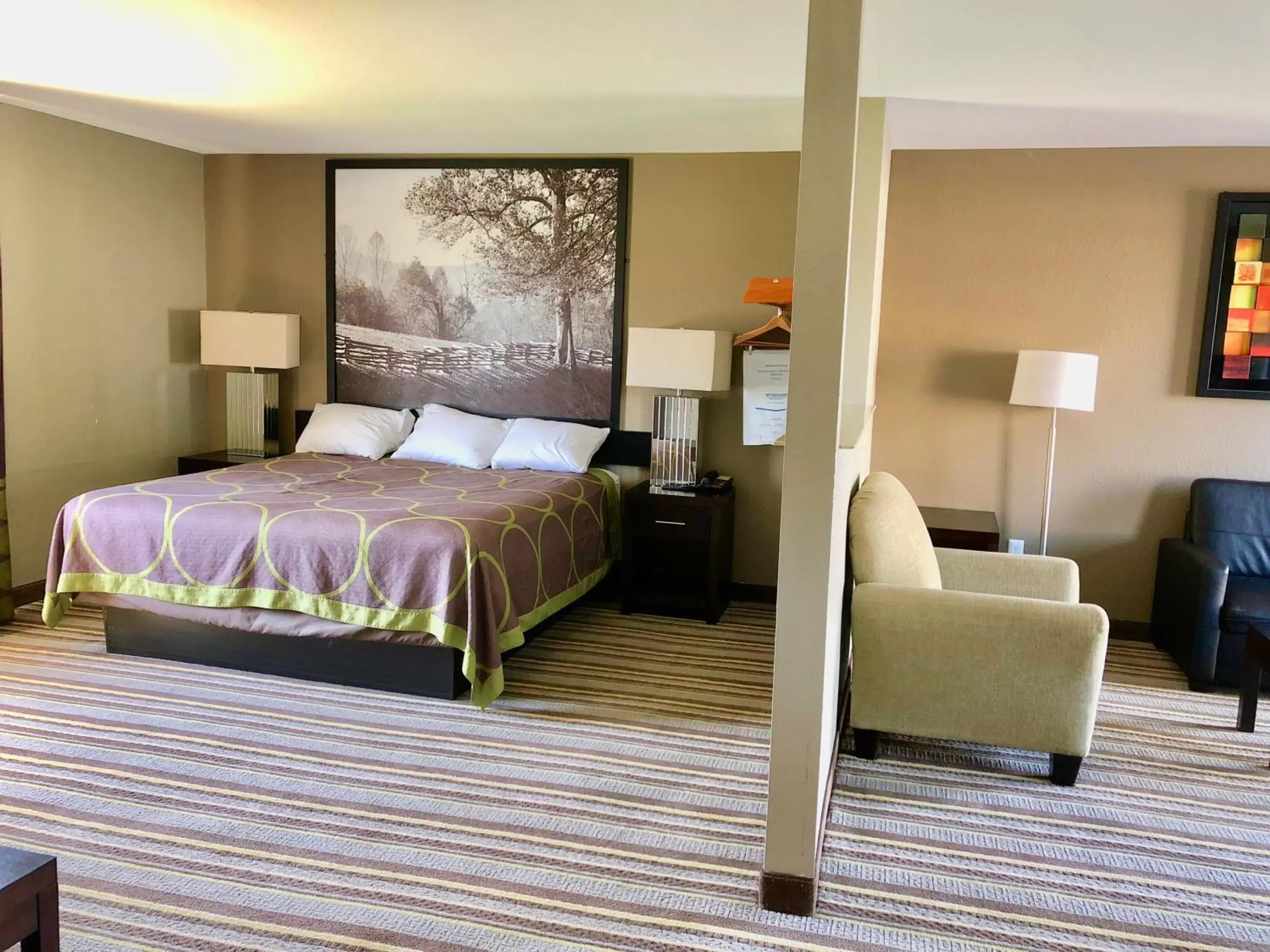 Photo of the whole room, Bed in Super 8 by Wyndham-Tupelo Airport