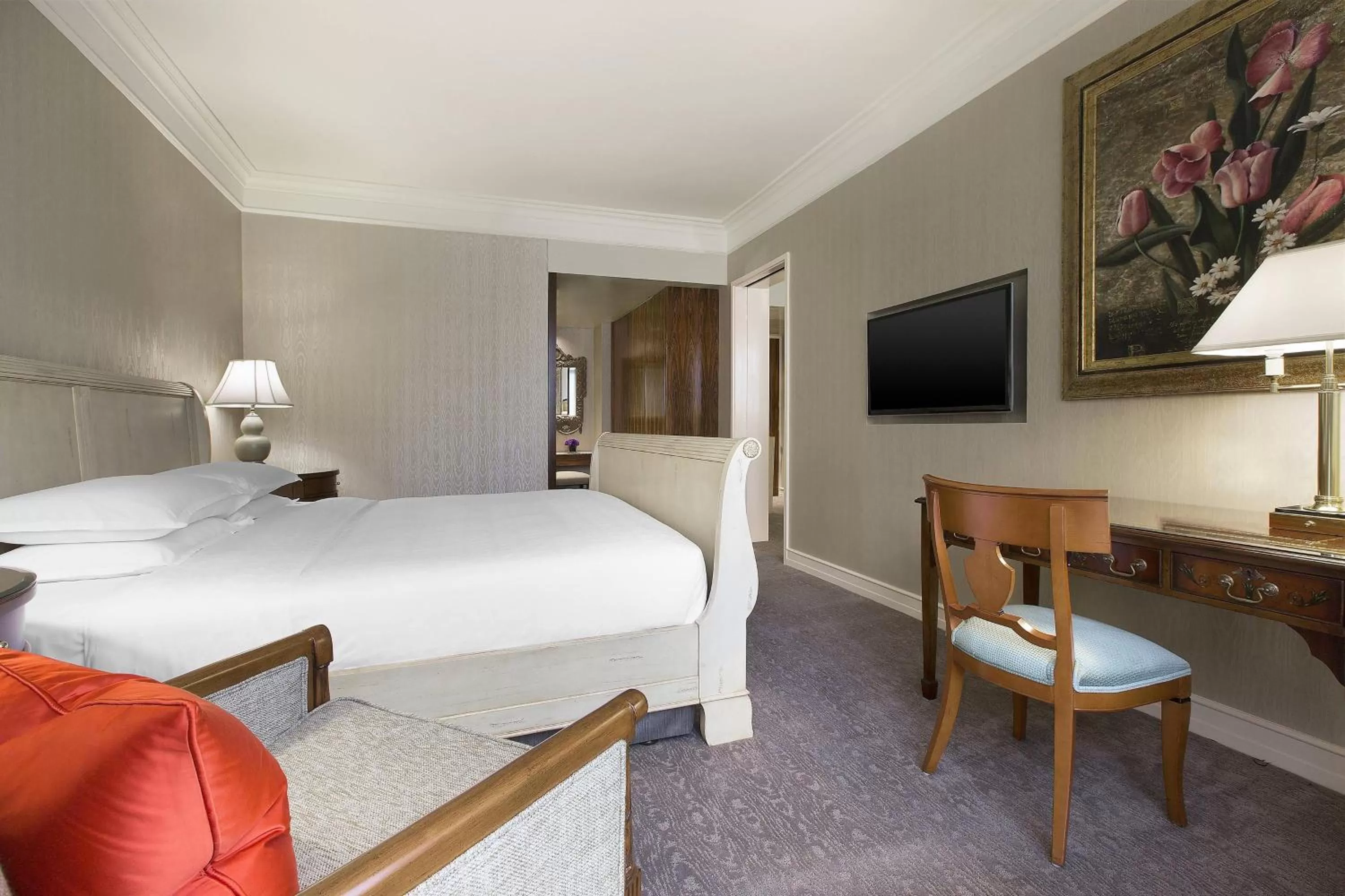 Bedroom, Bed in Sheraton Towers Singapore Hotel