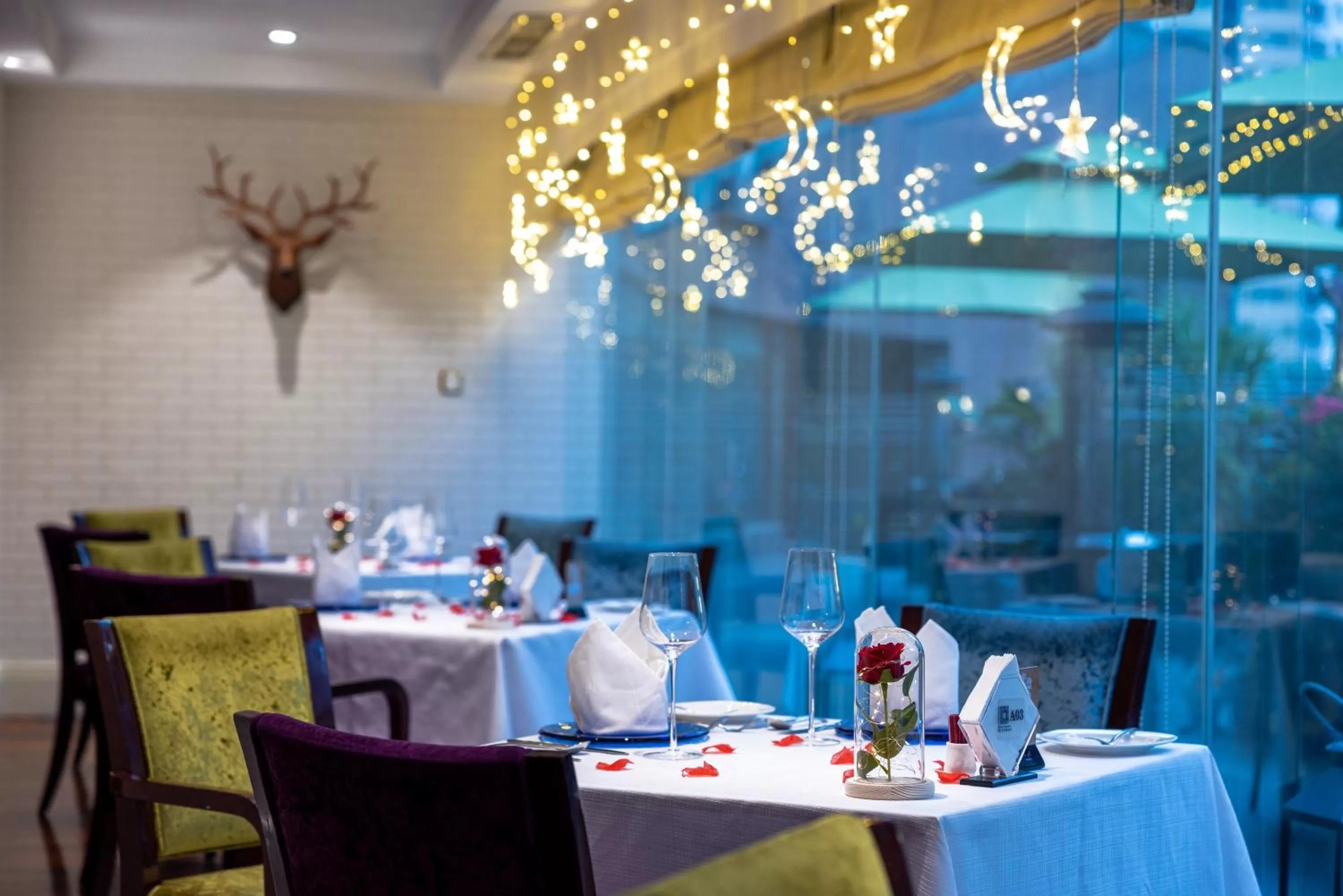 Restaurant/Places to Eat in Crowne Plaza Hotel & Suites Landmark Shenzhen, an IHG Hotel - Nearby Luohu Border, Indoor heated swimming pool, Receive RMB100 SPA coupon upon check-in