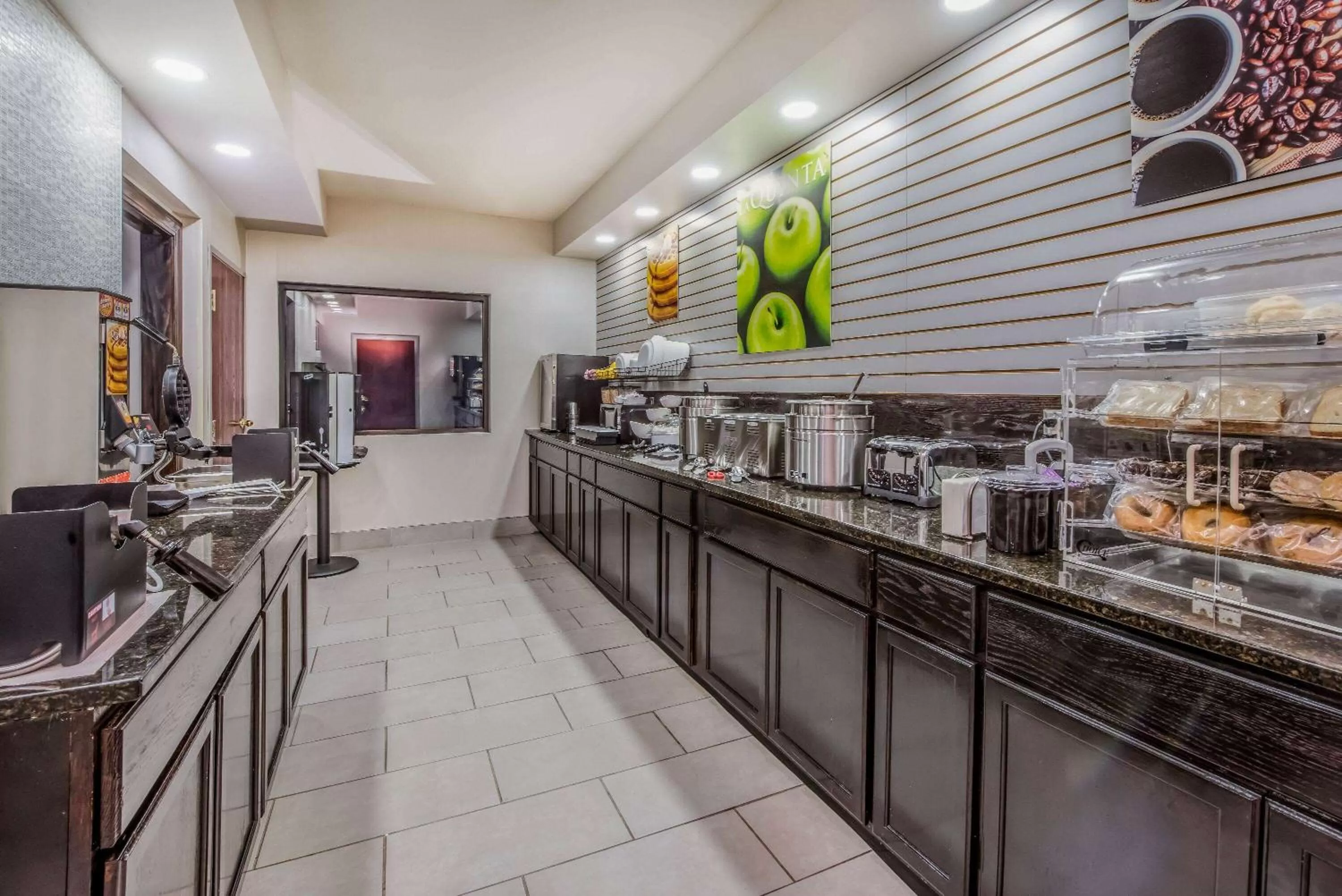 Restaurant/Places to Eat in La Quinta by Wyndham Fairborn Wright-Patterson