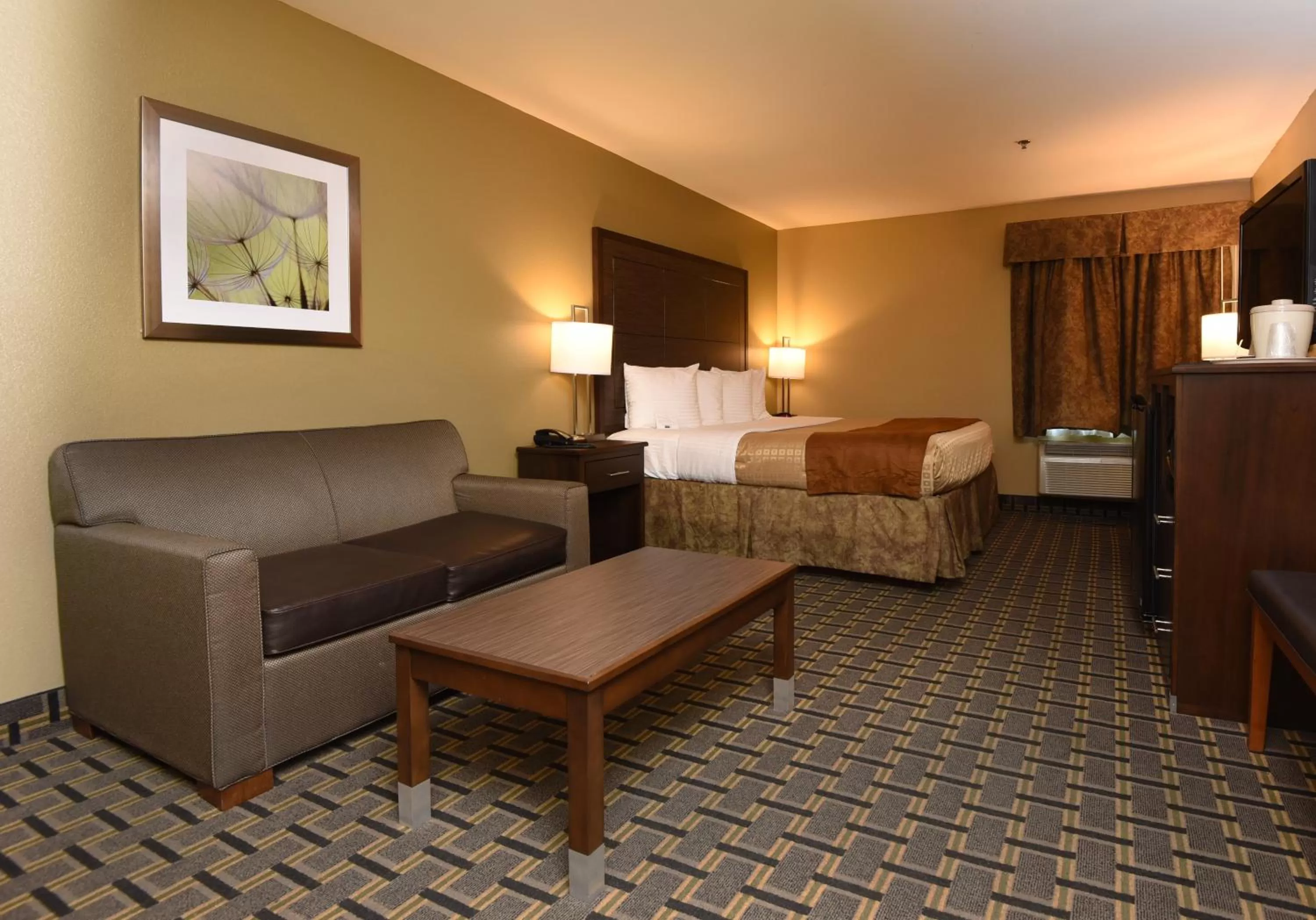 Photo of the whole room, Bed in Best Western Zachary Inn