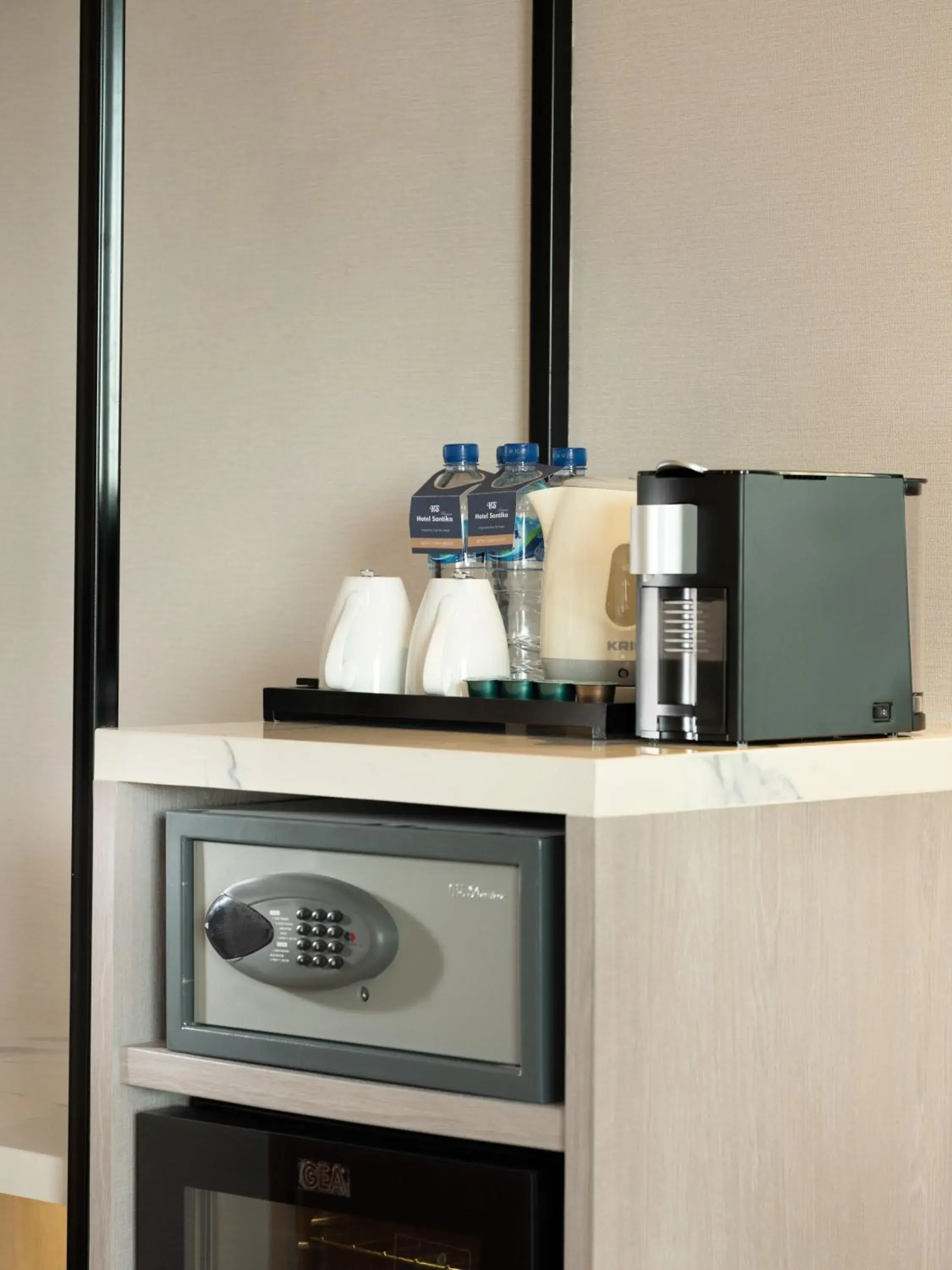 Coffee/tea facilities in Hotel Santika Premiere Gubeng