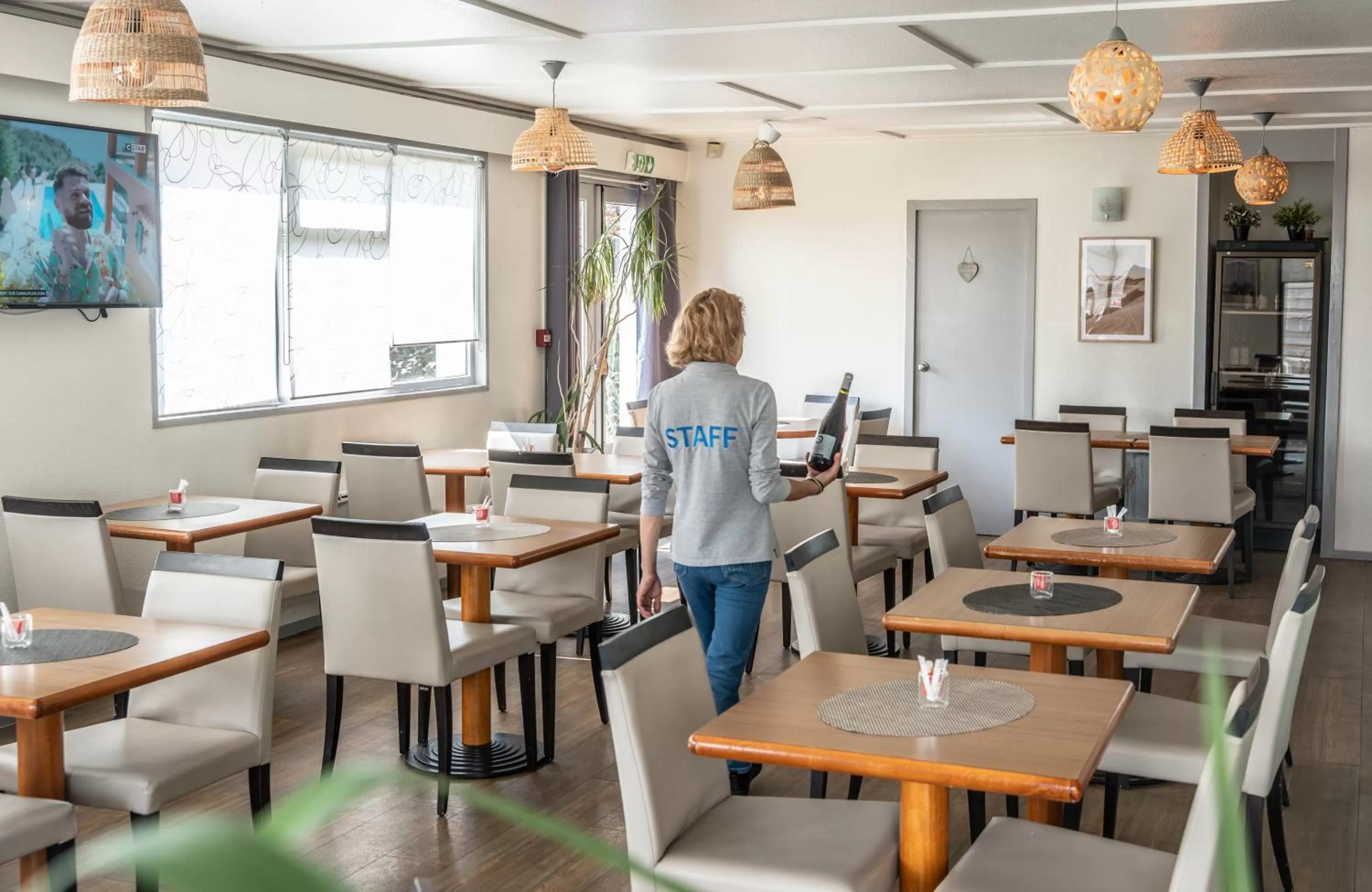 TV and multimedia in Hotel Inn Design La Rochelle