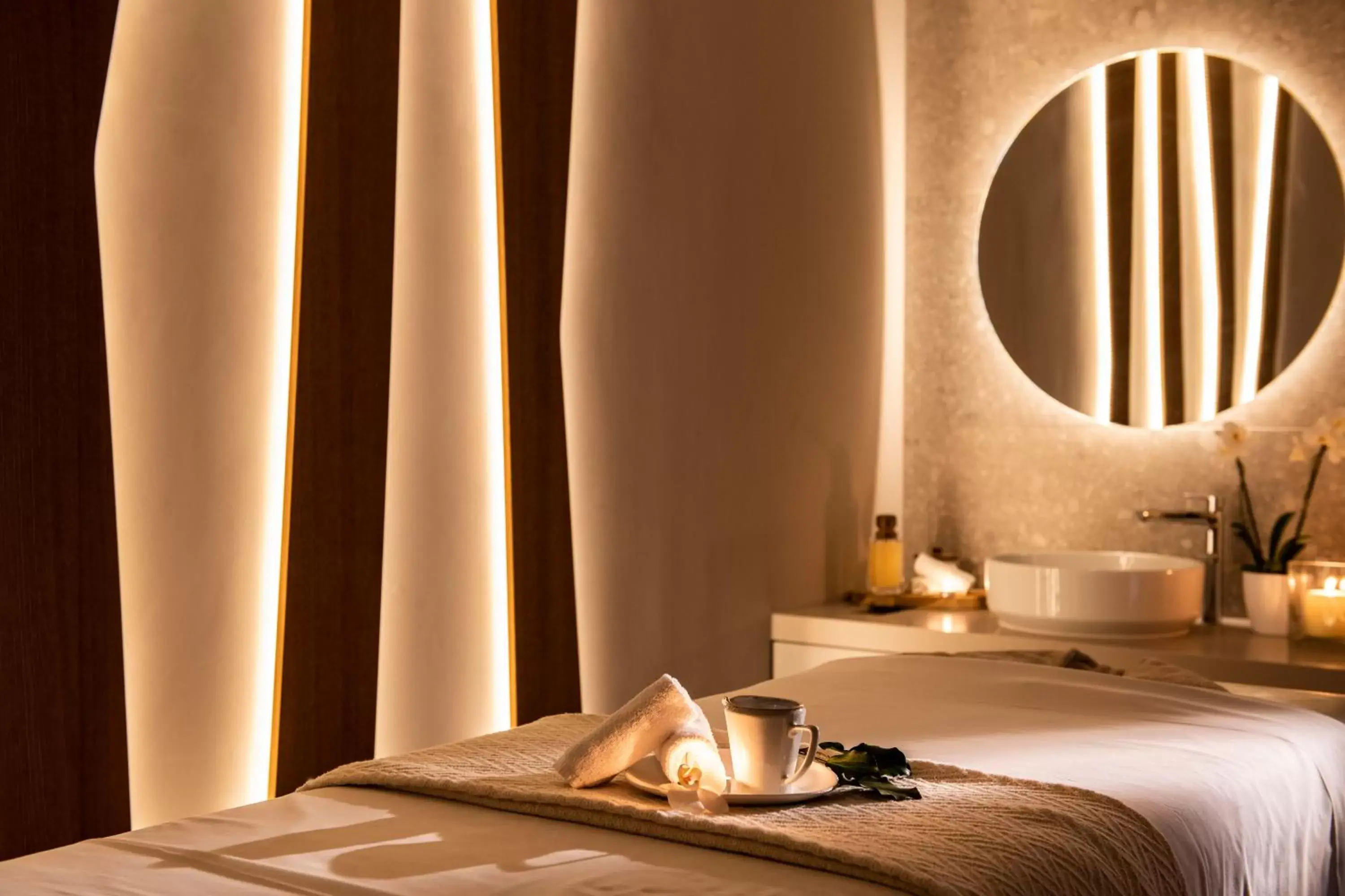 Massage, Bed in Radisson Blu Resort & Spa