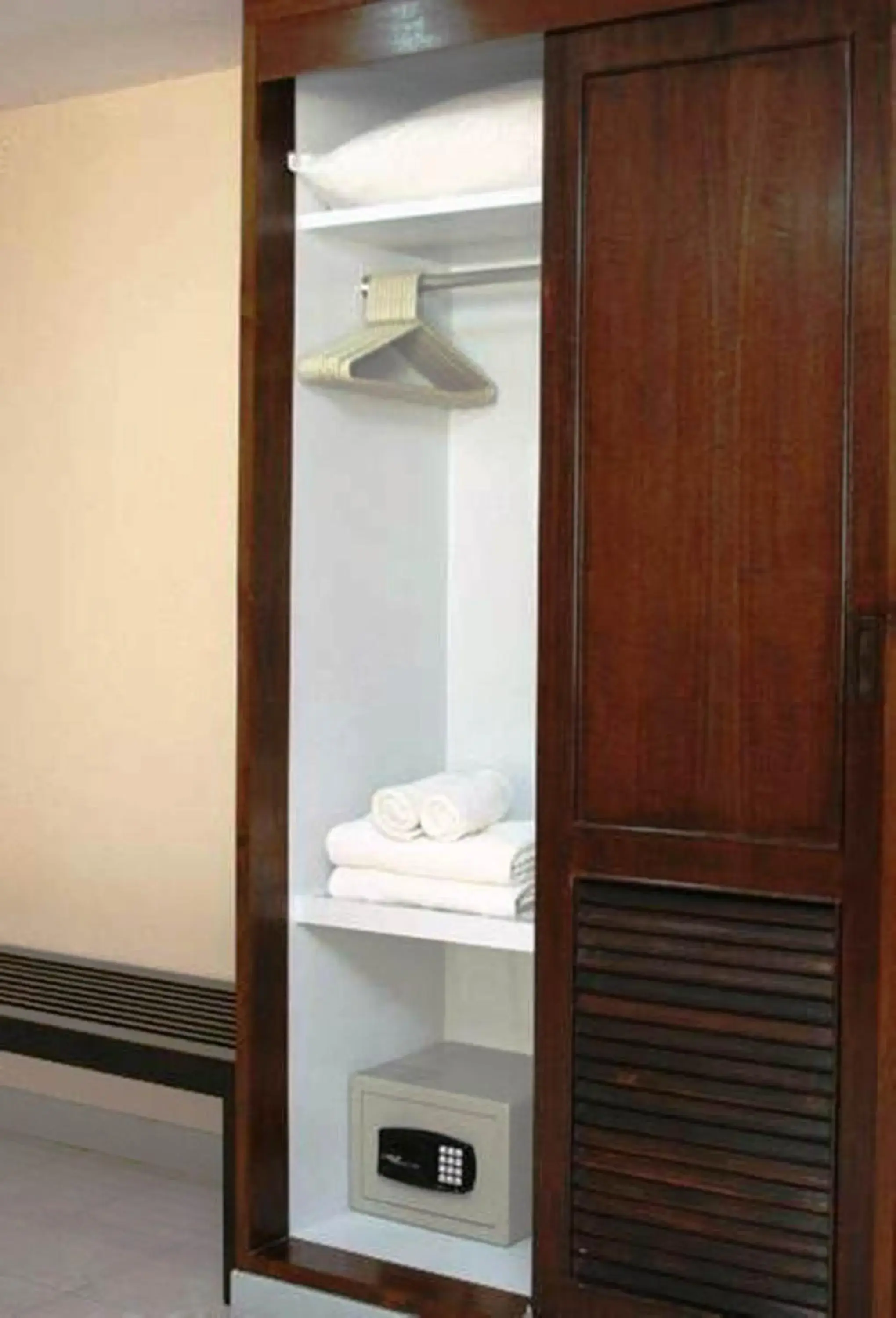 Superior Twin Room in Nice Beach Hotel Superior Twin Room in Nice Beach Hotel