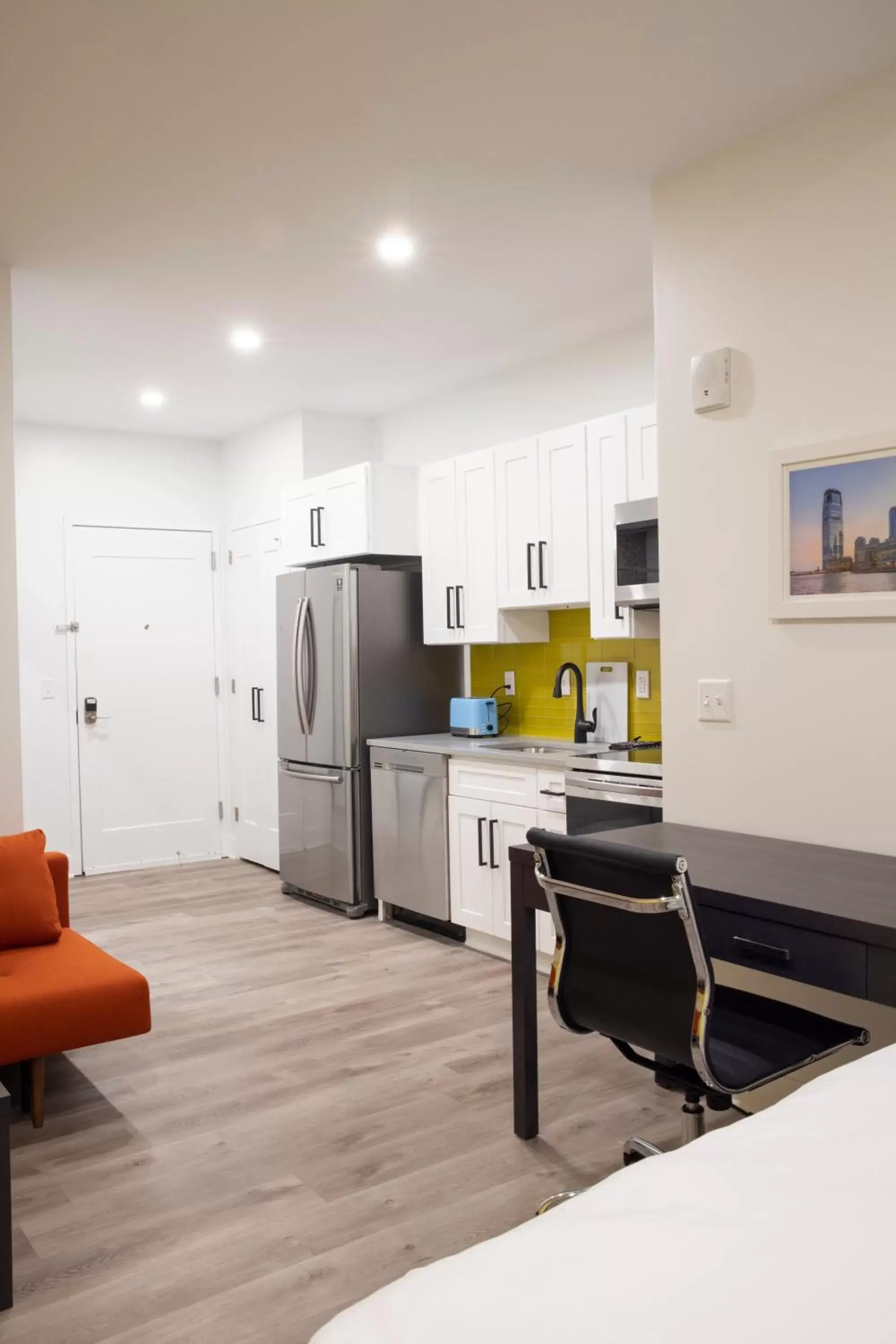 Kitchen or kitchenette, Kitchen/Kitchenette in Peachtree Suites - Jersey City