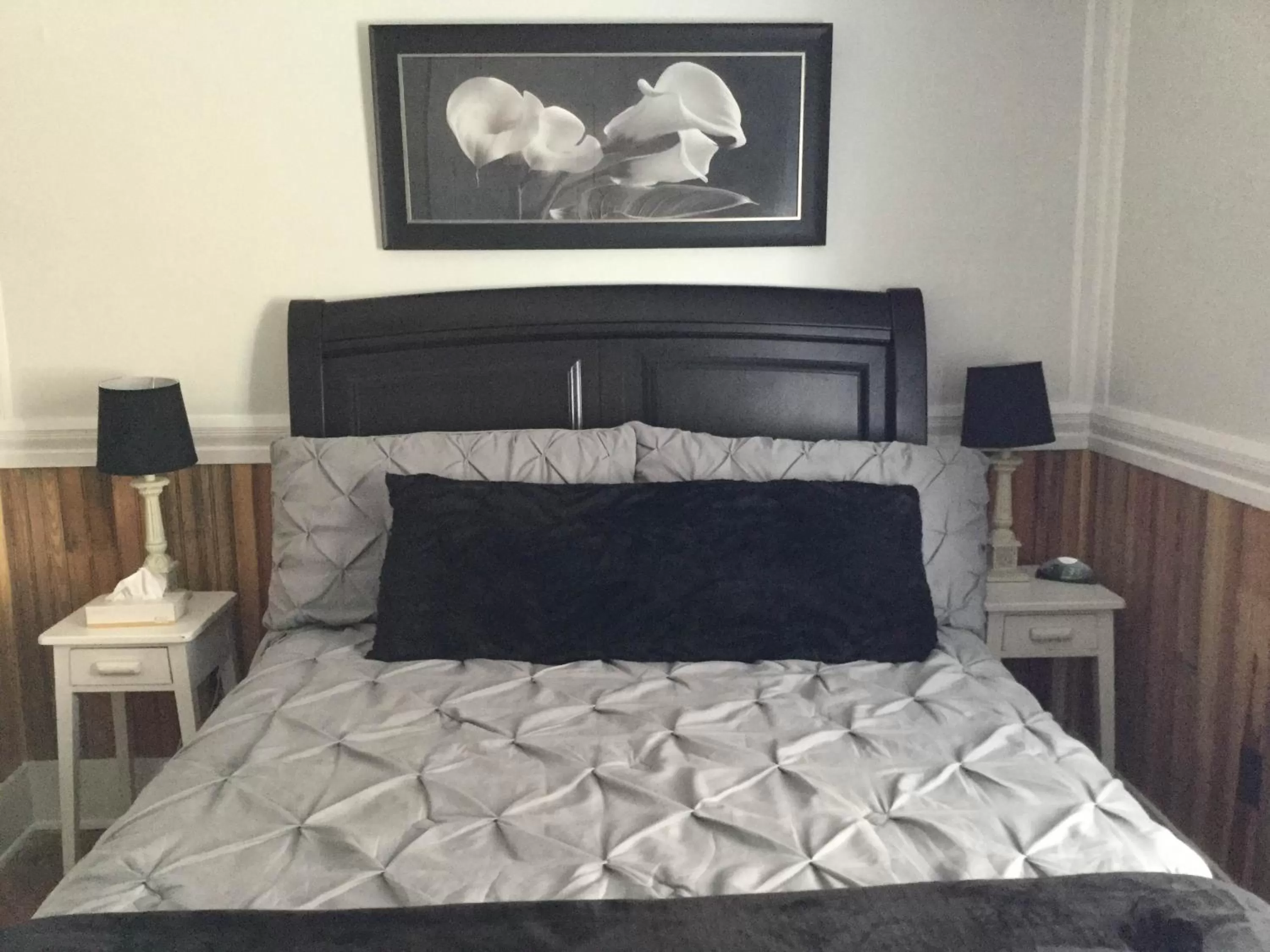 Bedroom, Bed in The Charleston Inn