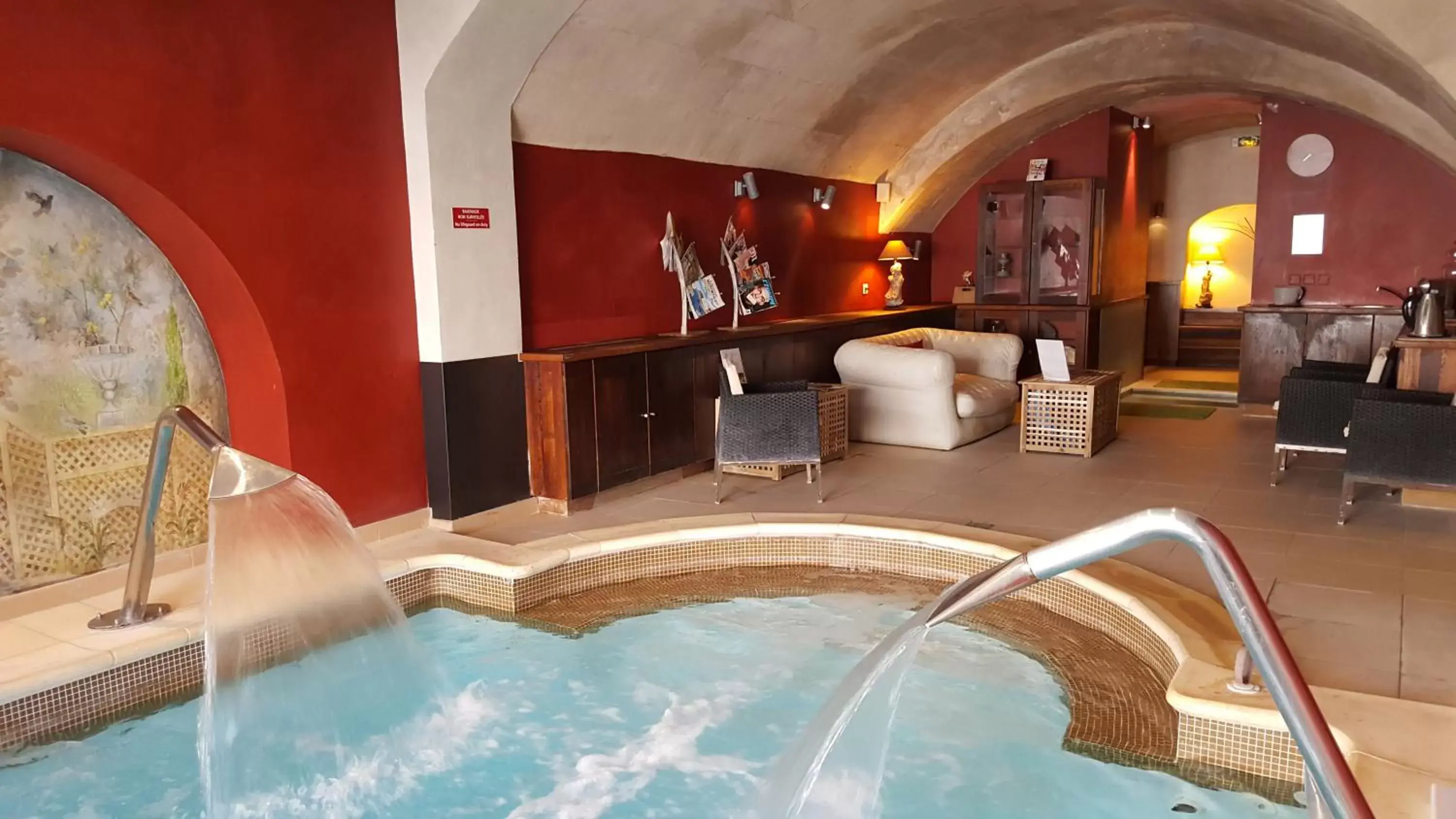 Hot Tub, Swimming Pool in Hotel Spa Le Calendal