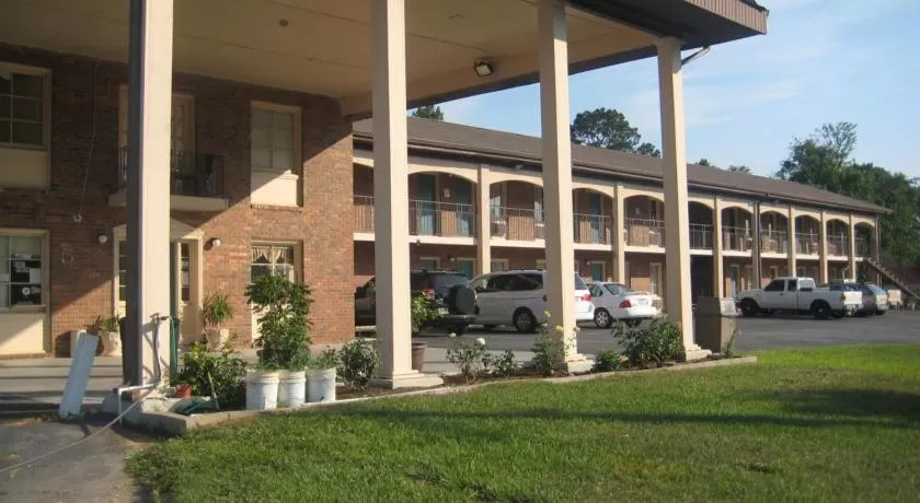 Property building in Scottish Inn and Suites Perry