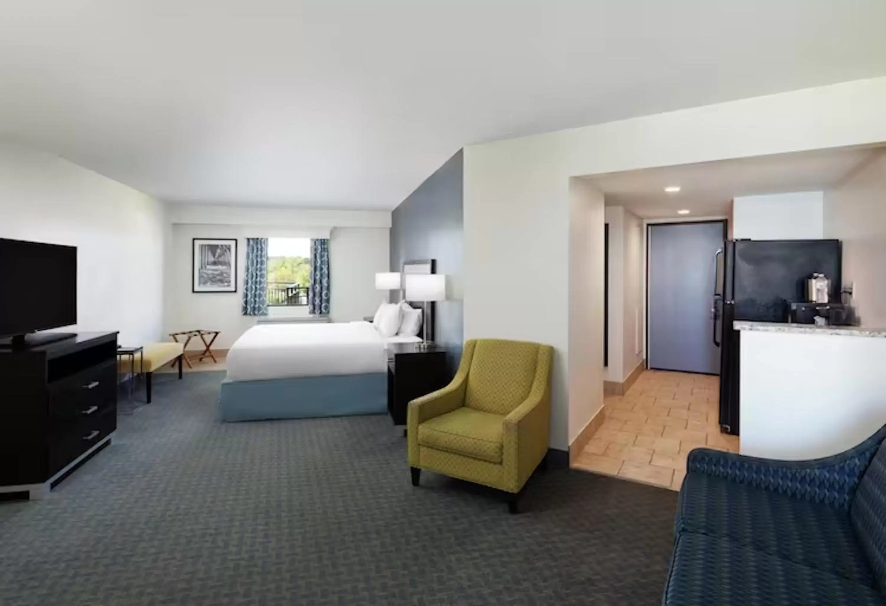 Junior Suite Partial Oceanview - 1 King in DoubleTree Resort by Hilton Myrtle Beach Oceanfront