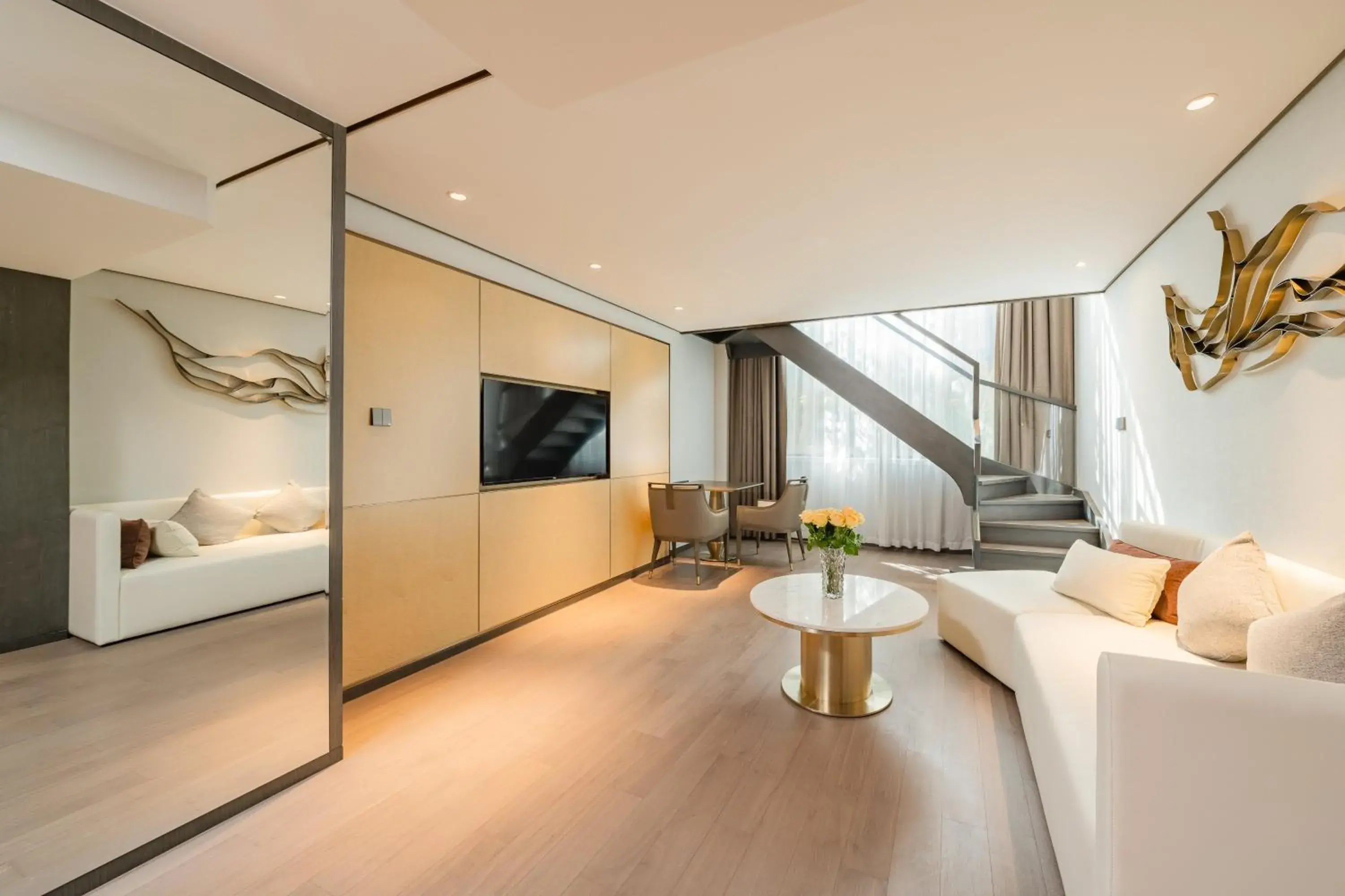 Photo of the whole room, Seating Area in Holiday Inn Zhengzhou Zhongzhou, an IHG Hotel