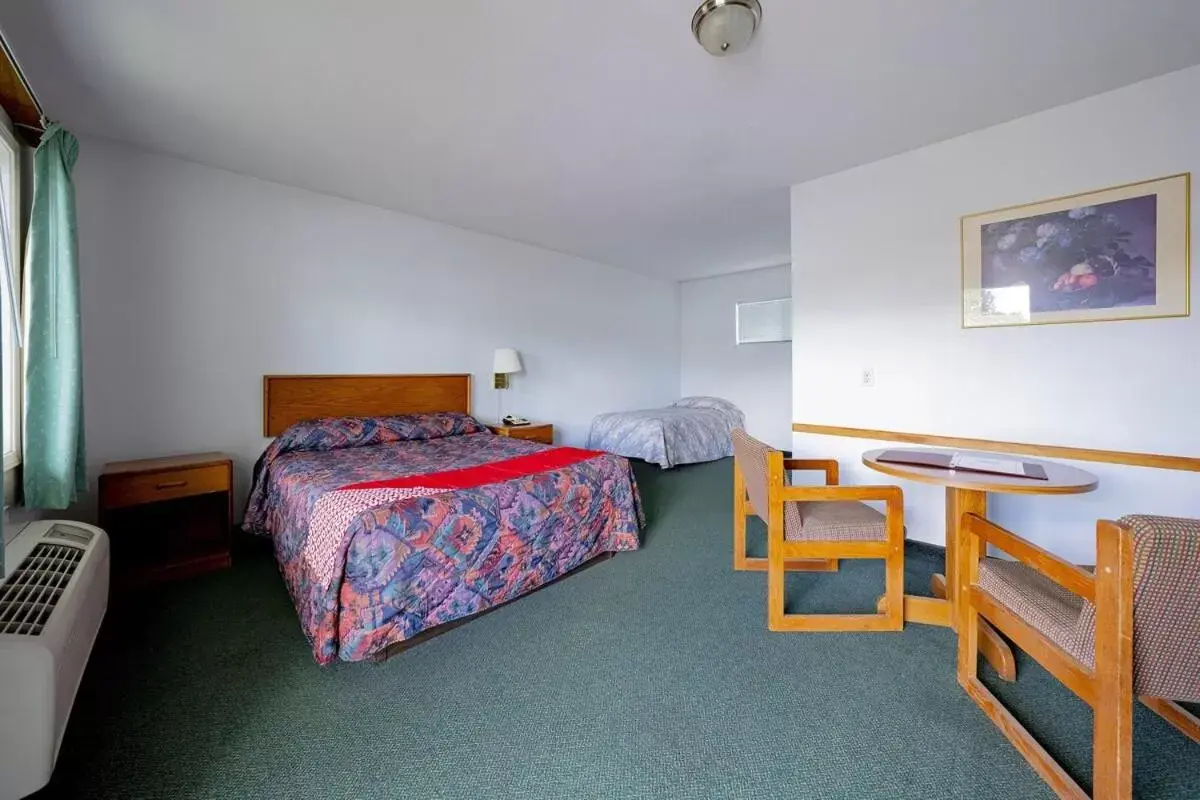 Bedroom, Bed in Budget 8 Motel Bedroom, Bed in Budget 8 Motel