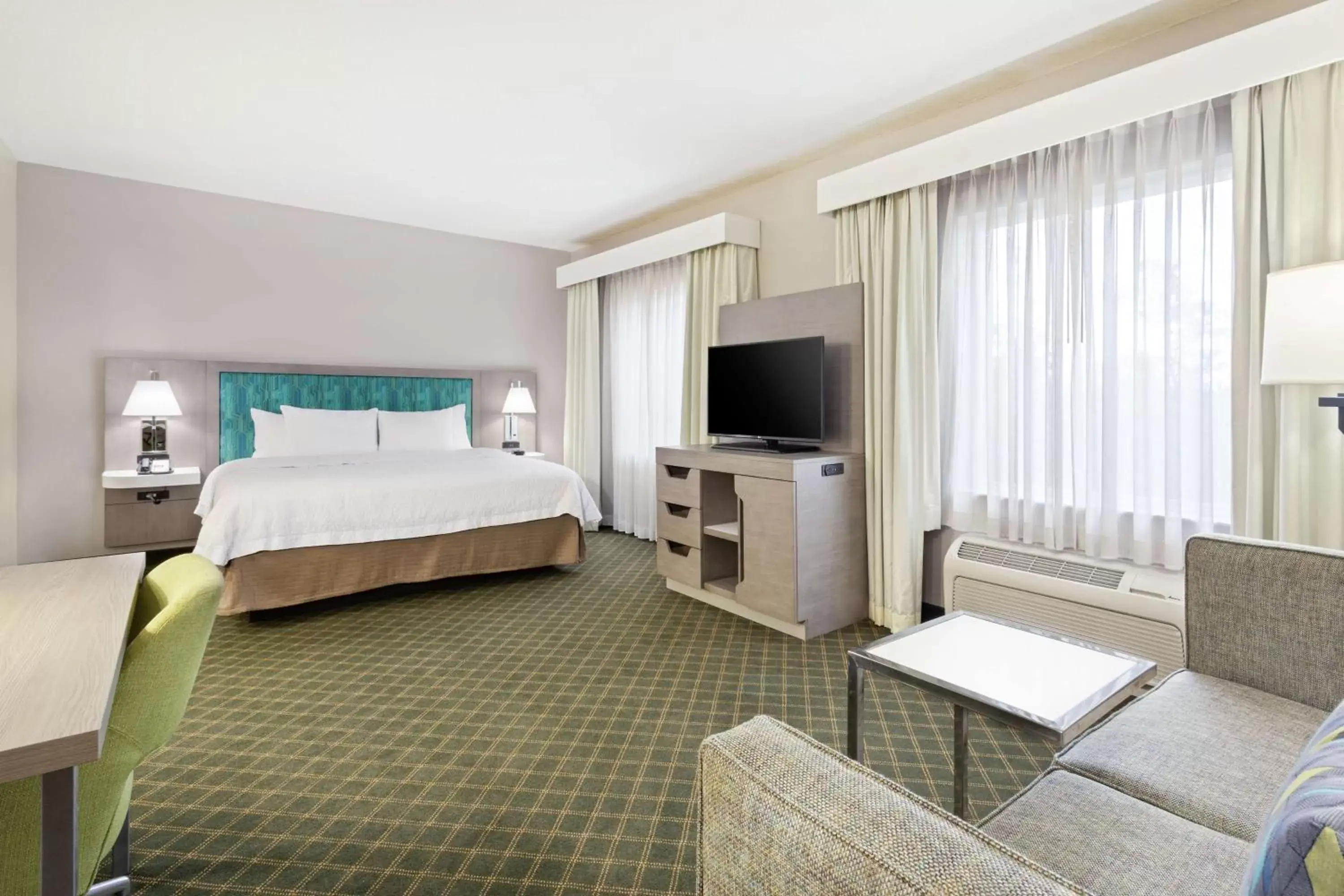 Bedroom, Bed in Hampton Inn West Palm Beach-Lake Worth-Turnpike Bedroom, Bed in Hampton Inn West Palm Beach-Lake Worth-Turnpike