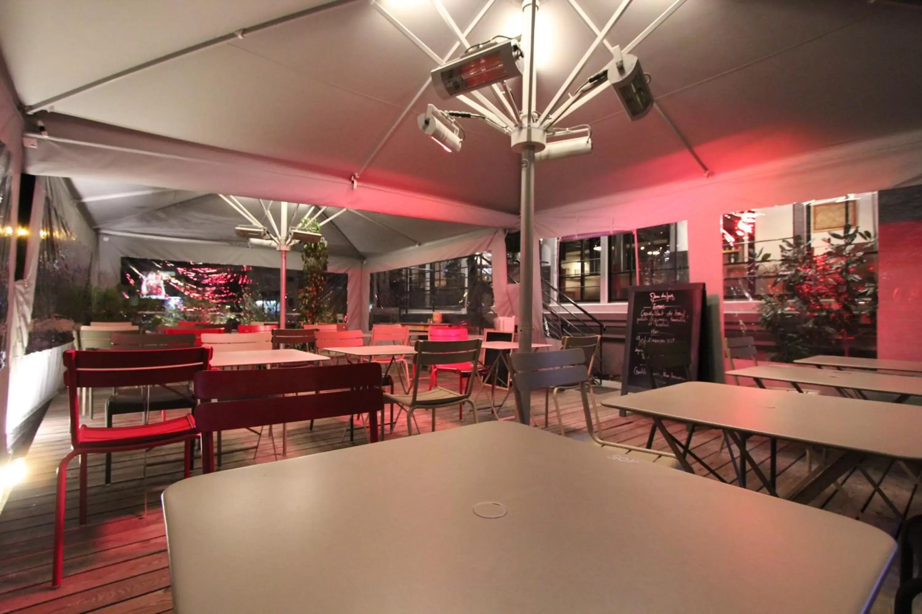 Restaurant/Places to Eat in Hôtel Vol de Nuit Purpan