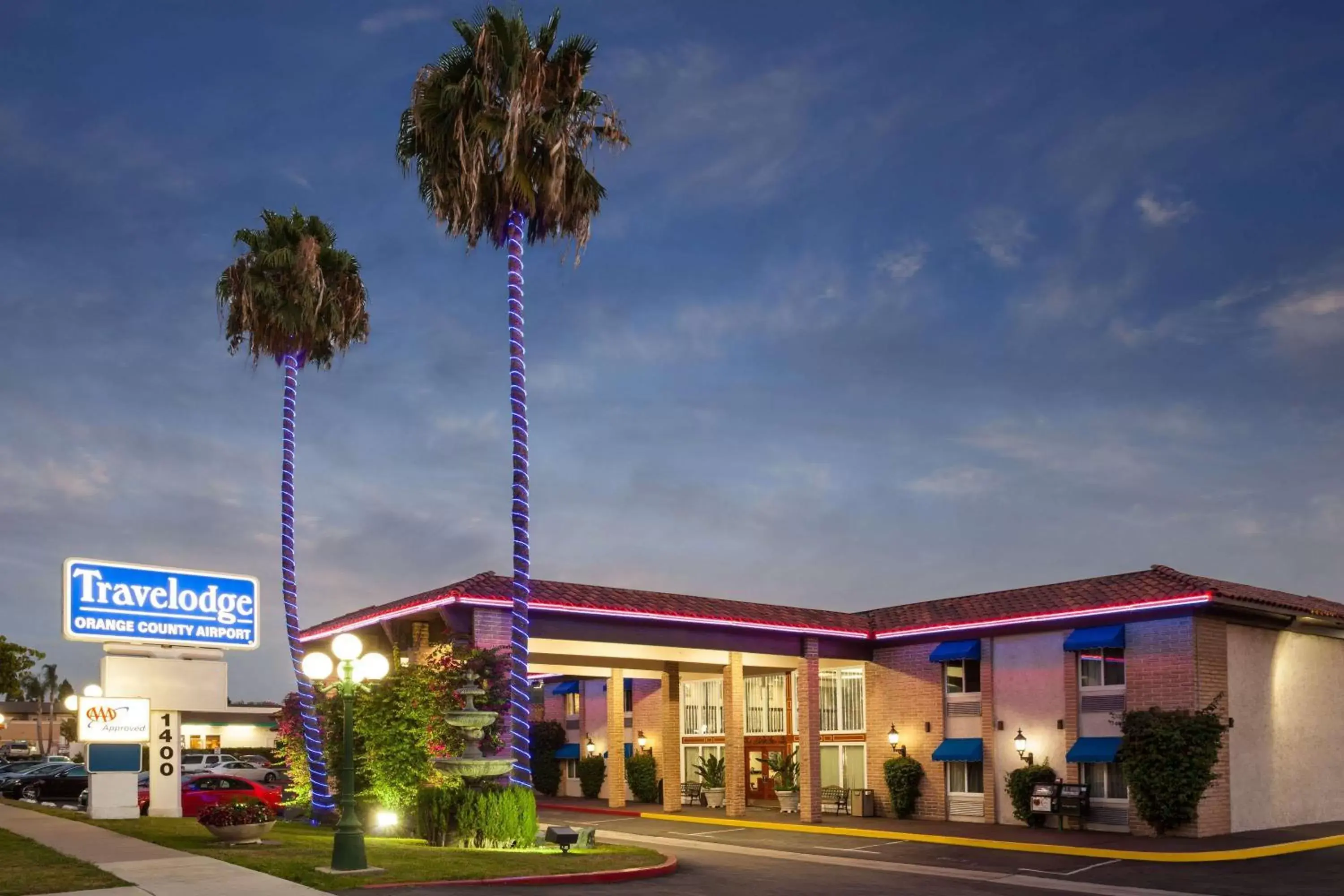 Property building in Travelodge by Wyndham Orange County Airport/ Costa Mesa