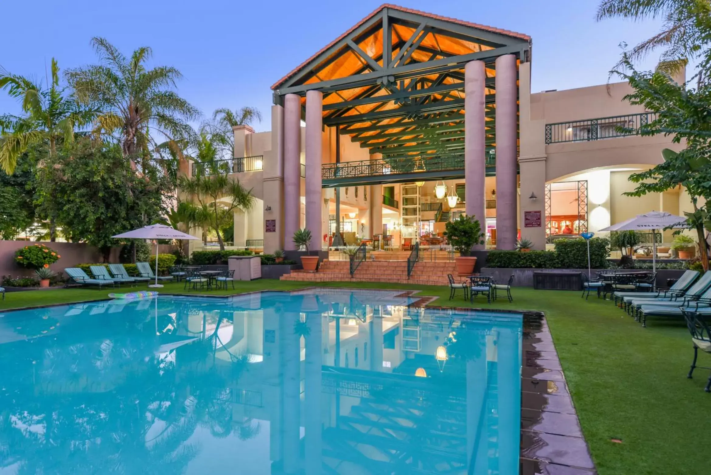 Swimming pool in Mercure Hotel Nelspruit Swimming pool in Mercure Hotel Nelspruit