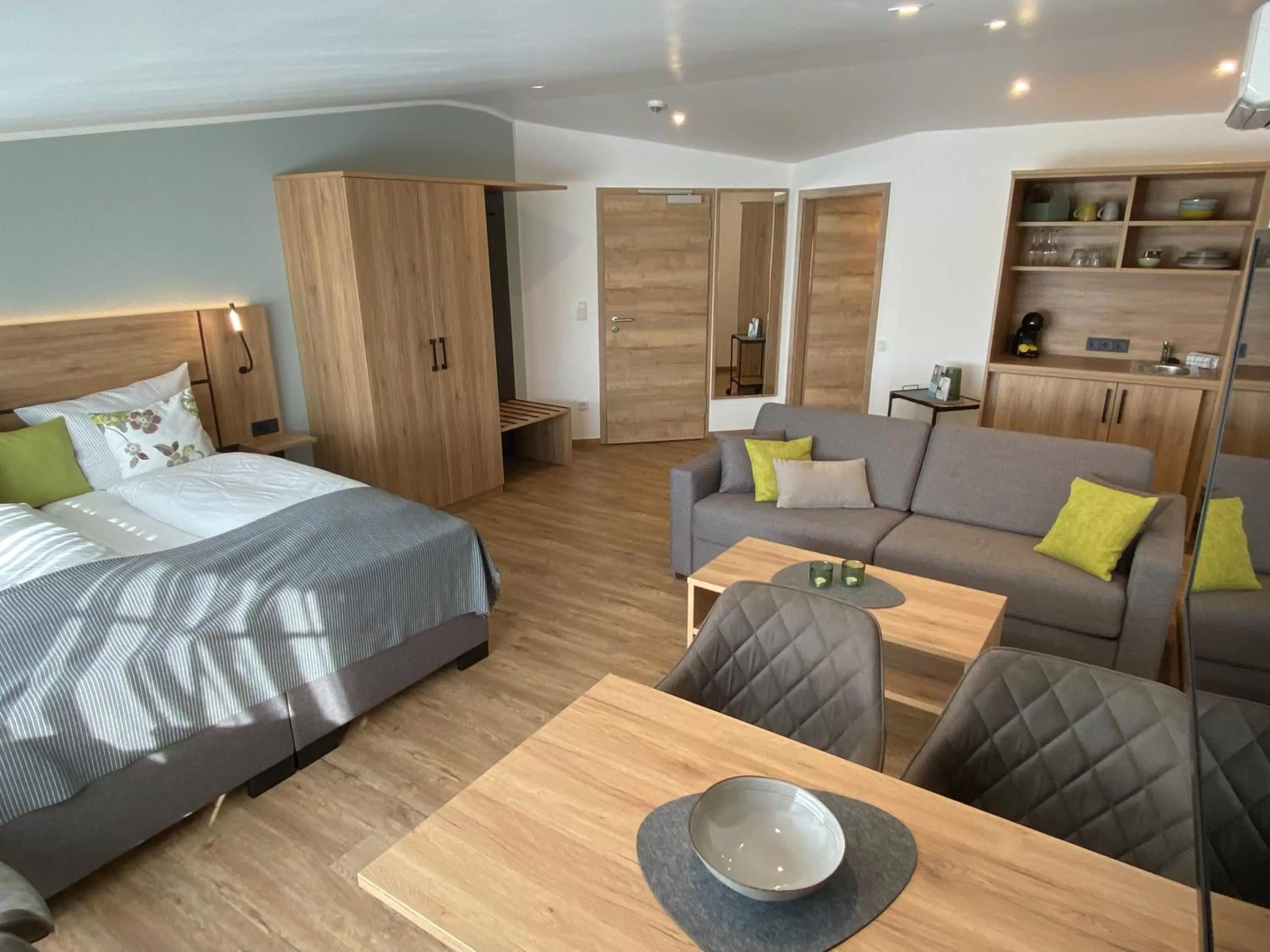 Photo of the whole room, Bed in OlfenLodge