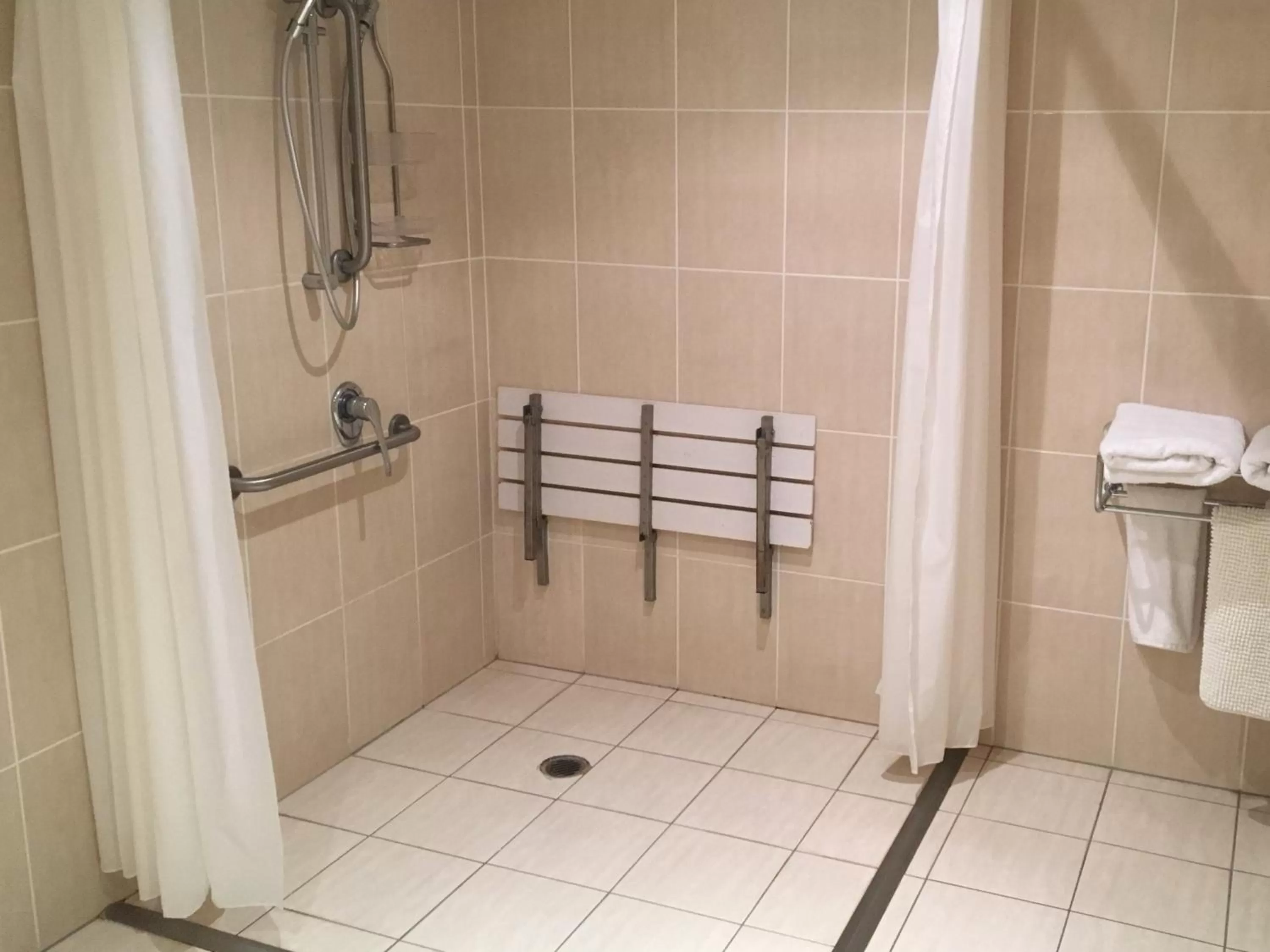 Shower in Shangri-La Gardens