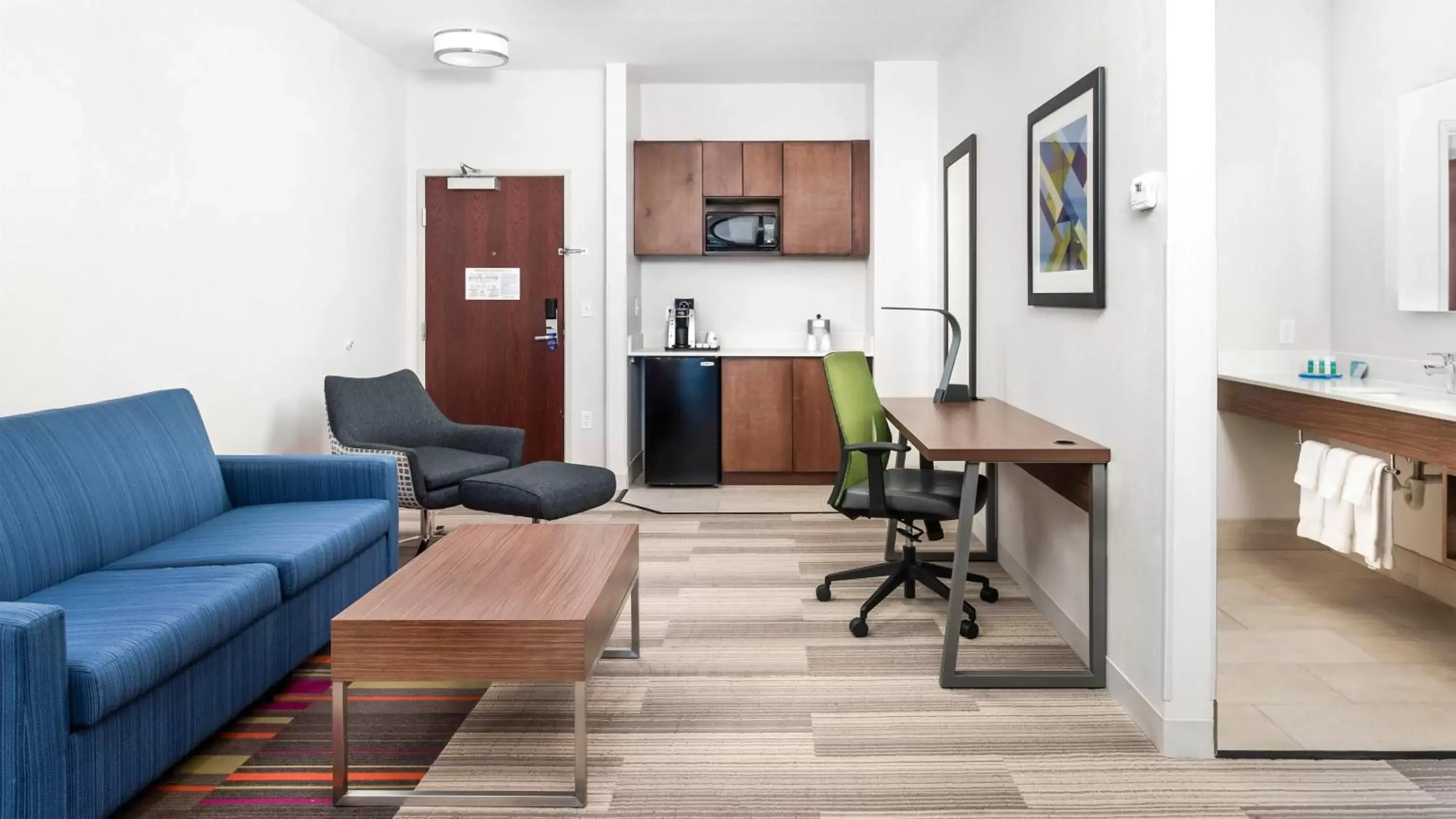 Photo of the whole room in Holiday Inn Express Hotel and Suites Conroe by IHG Photo of the whole room in Holiday Inn Express Hotel and Suites Conroe by IHG