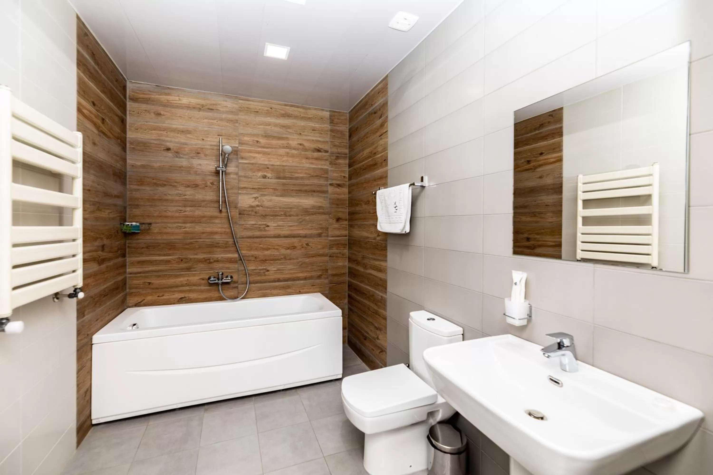 Shower in Old Side Corner