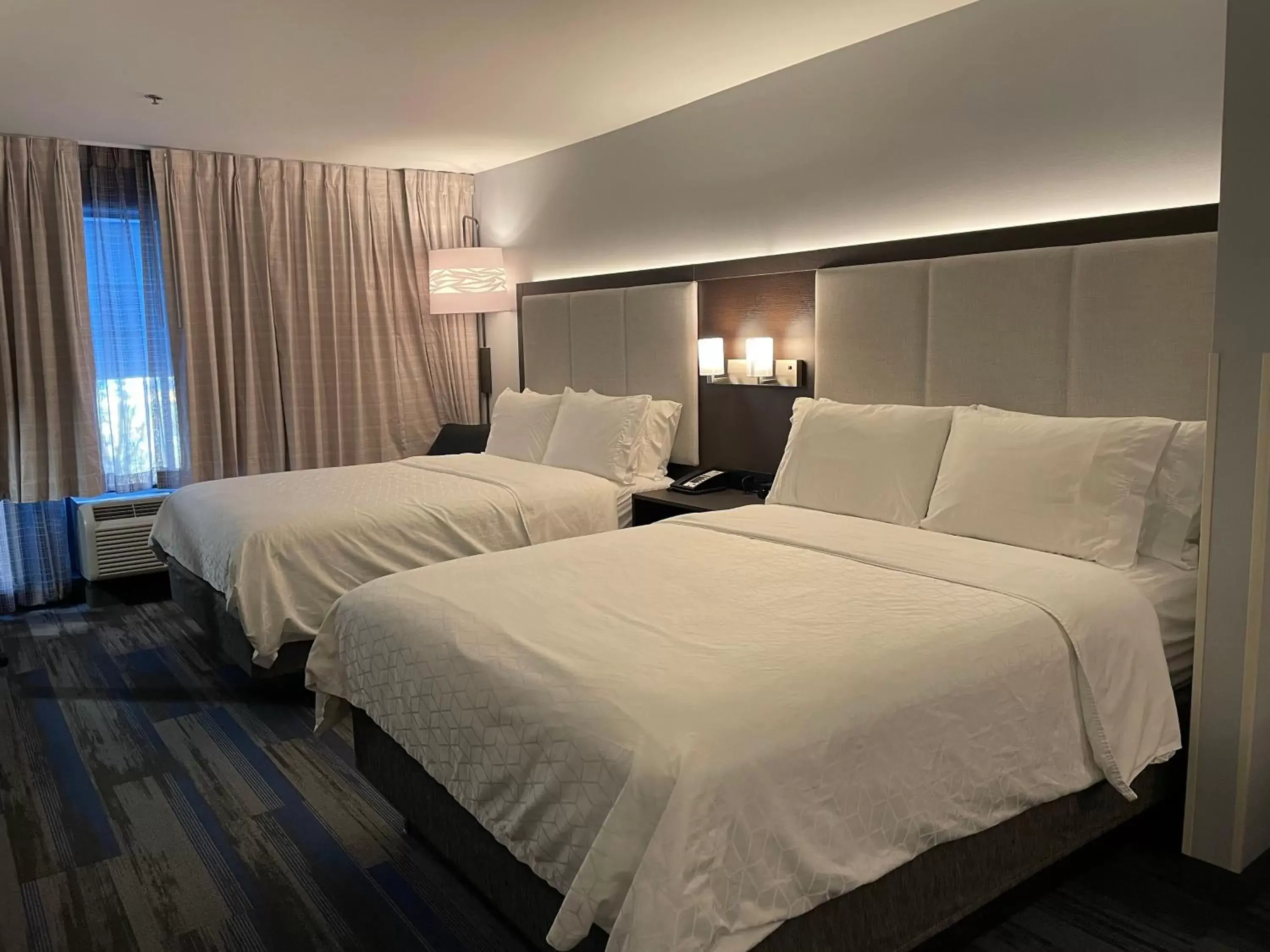 Bed in Holiday Inn Express & Suites Columbia - East Elkridge, Jessup an IHG Hotel