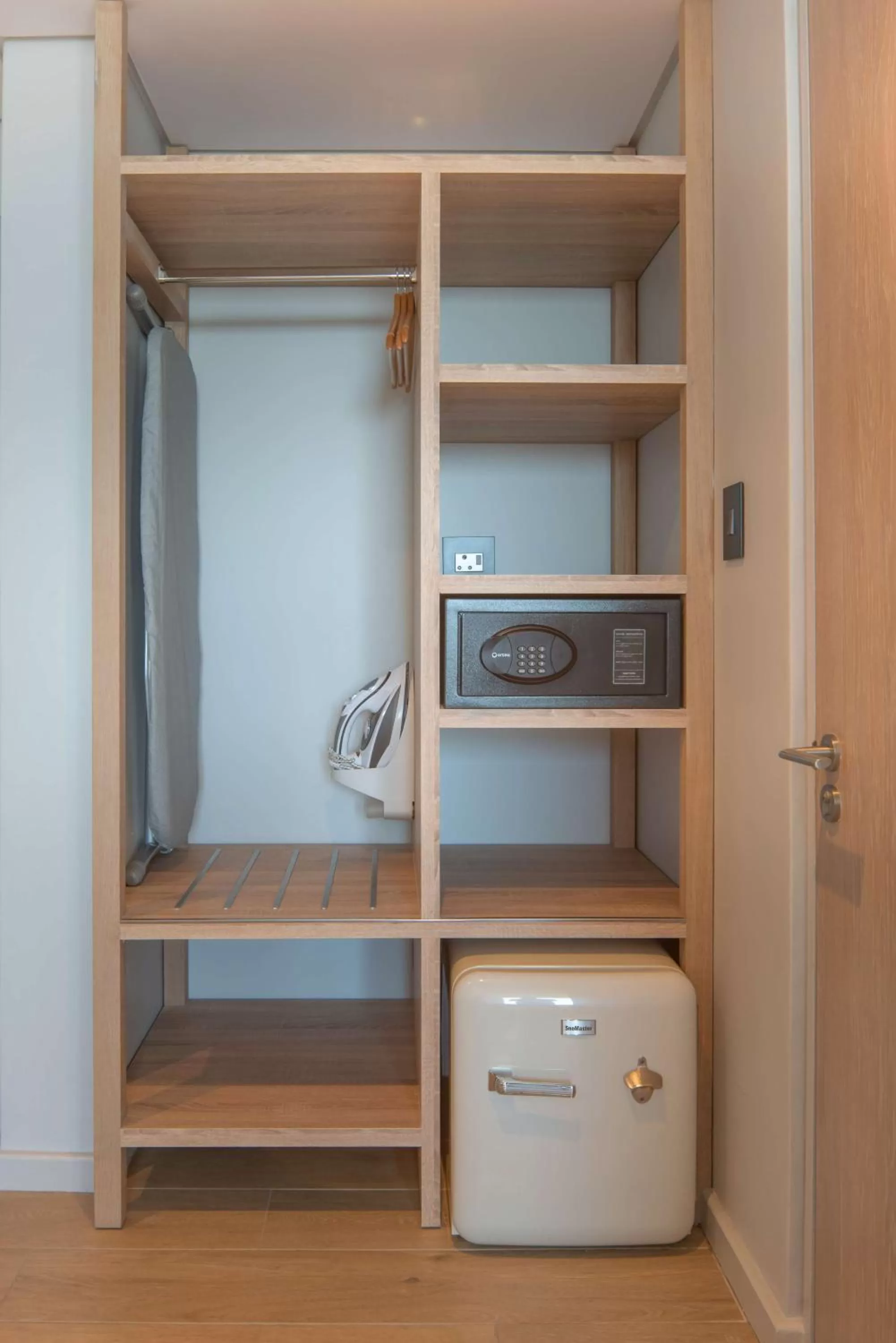 Photo of the whole room, Bed in Hilton Garden Inn Umhlanga Arch