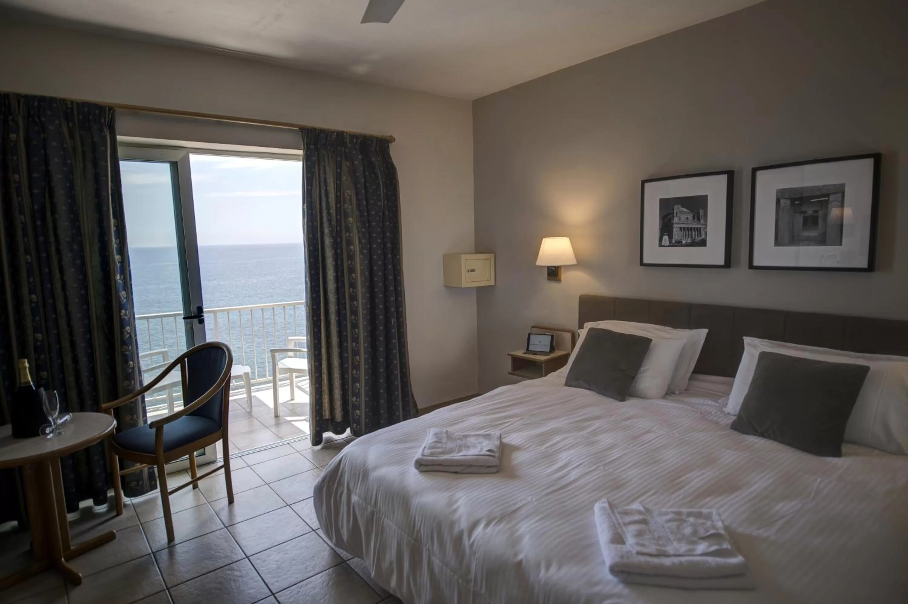 View (from property/room), Bed in Sliema Chalet Hotel