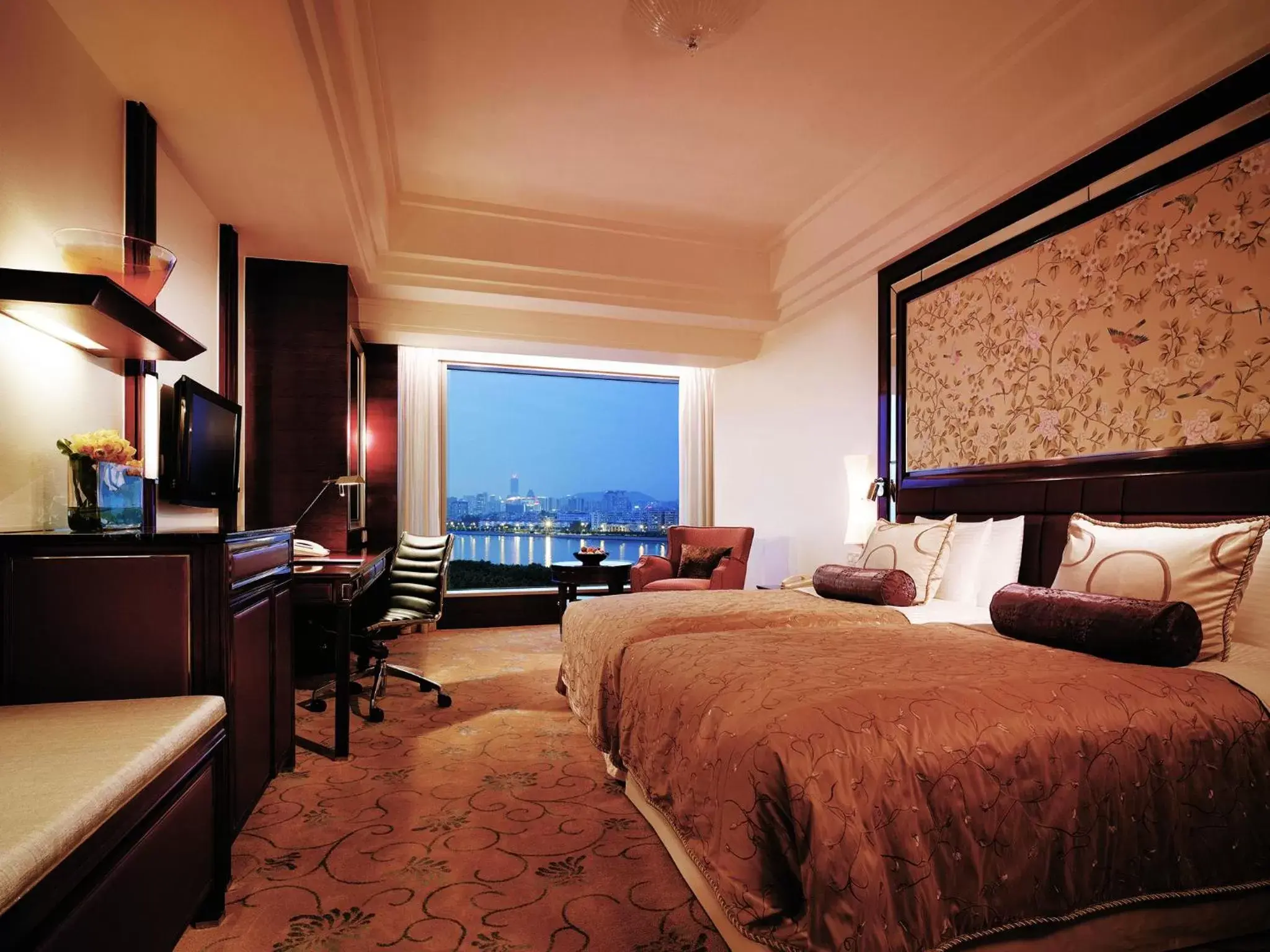 Deluxe Twin Room with Riverview in Shangri-La Guangzhou