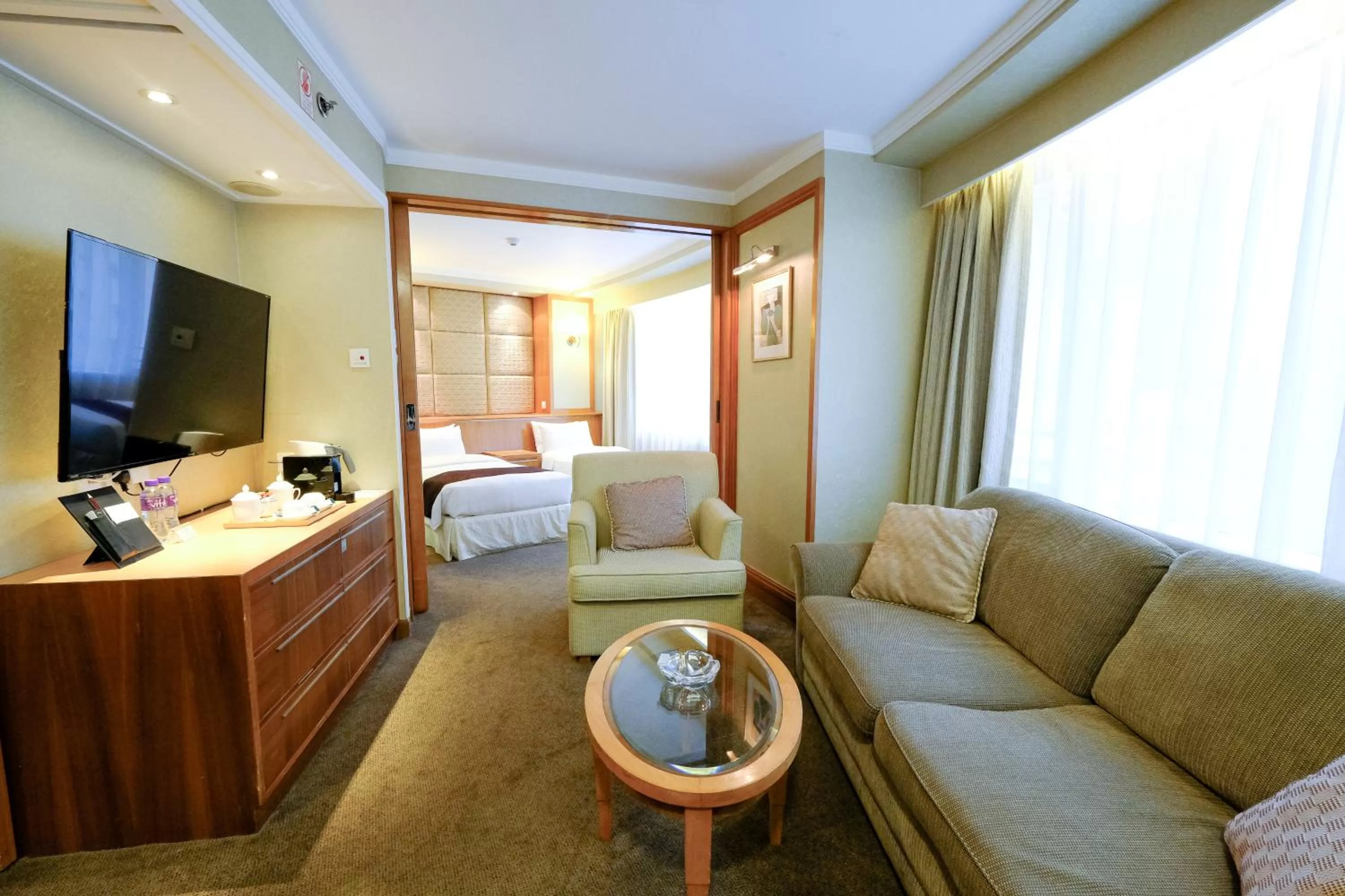 Standard Studio - Twin Bed with open area  in South Pacific Hotel