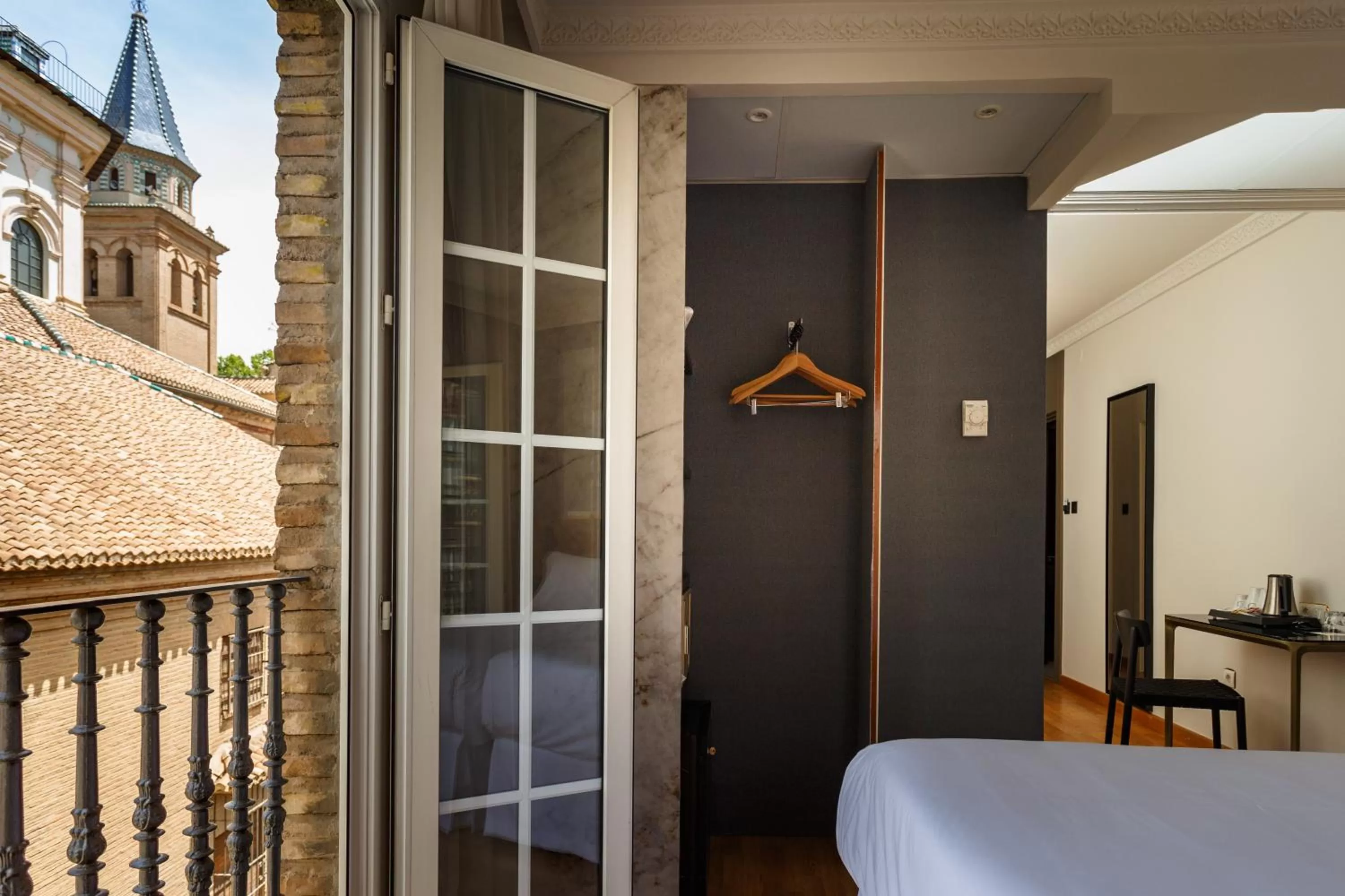 Nearby landmark, Bed in Hotel Dauro Premier