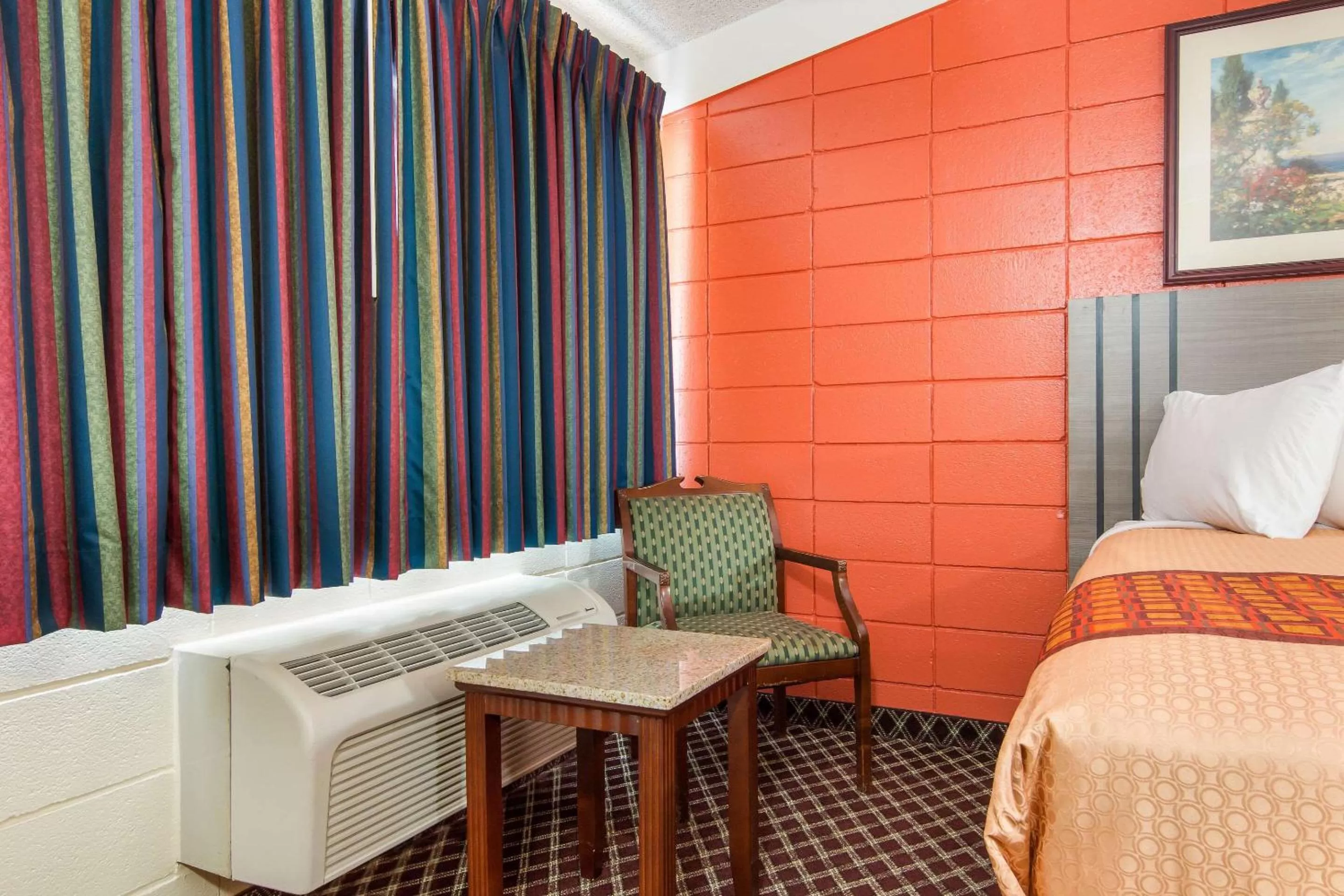 Photo of the whole room, Bed in Rodeway Inn