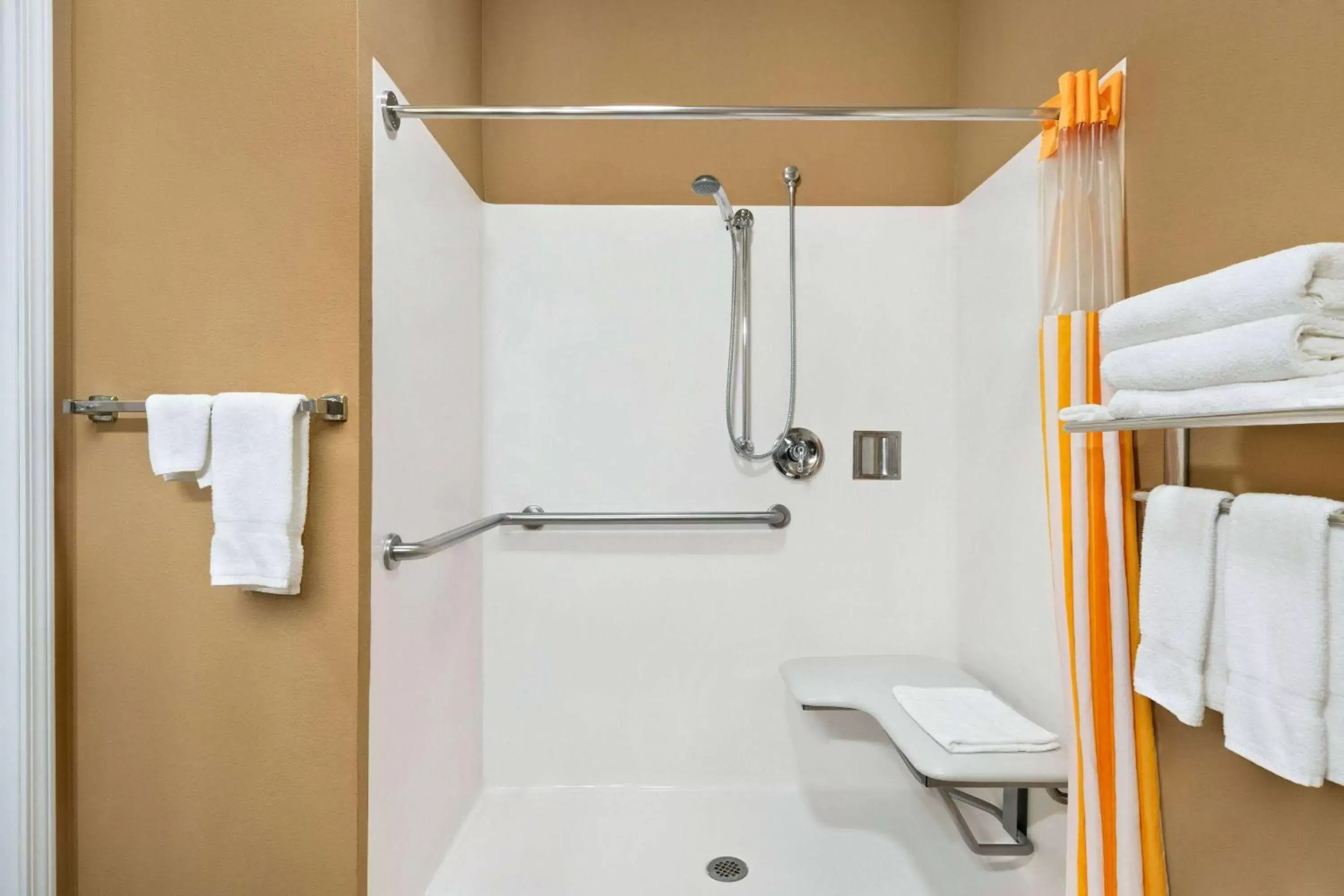 Shower, Bathroom in La Quinta by Wyndham Trinidad