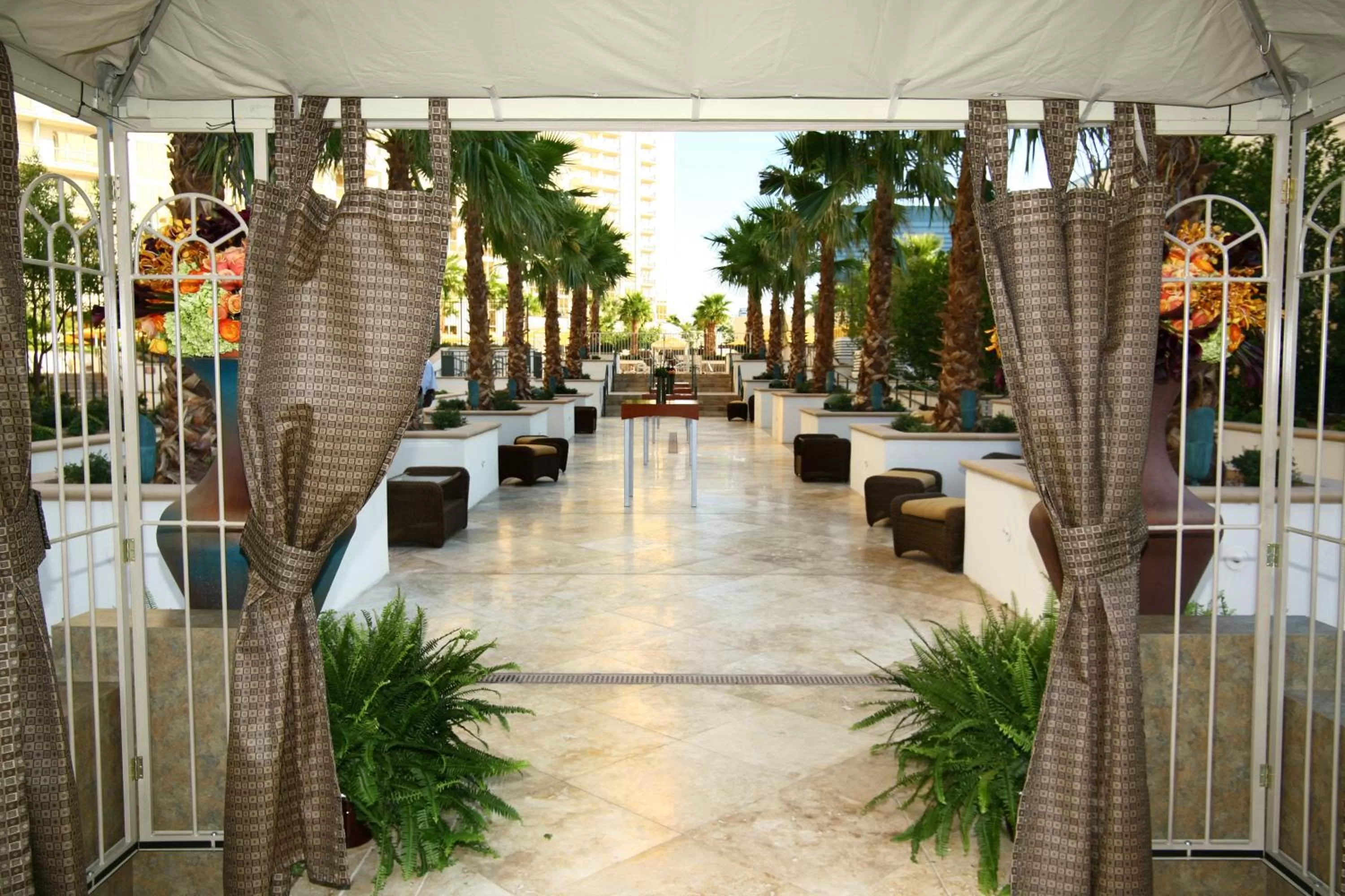 Lounge or bar in Luxury Suites International at The Signature