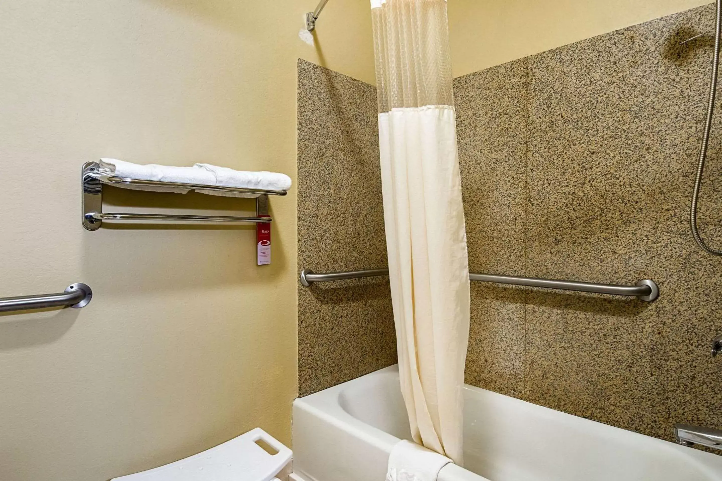 Bathroom in Econo Lodge Inn & Suites Bryant